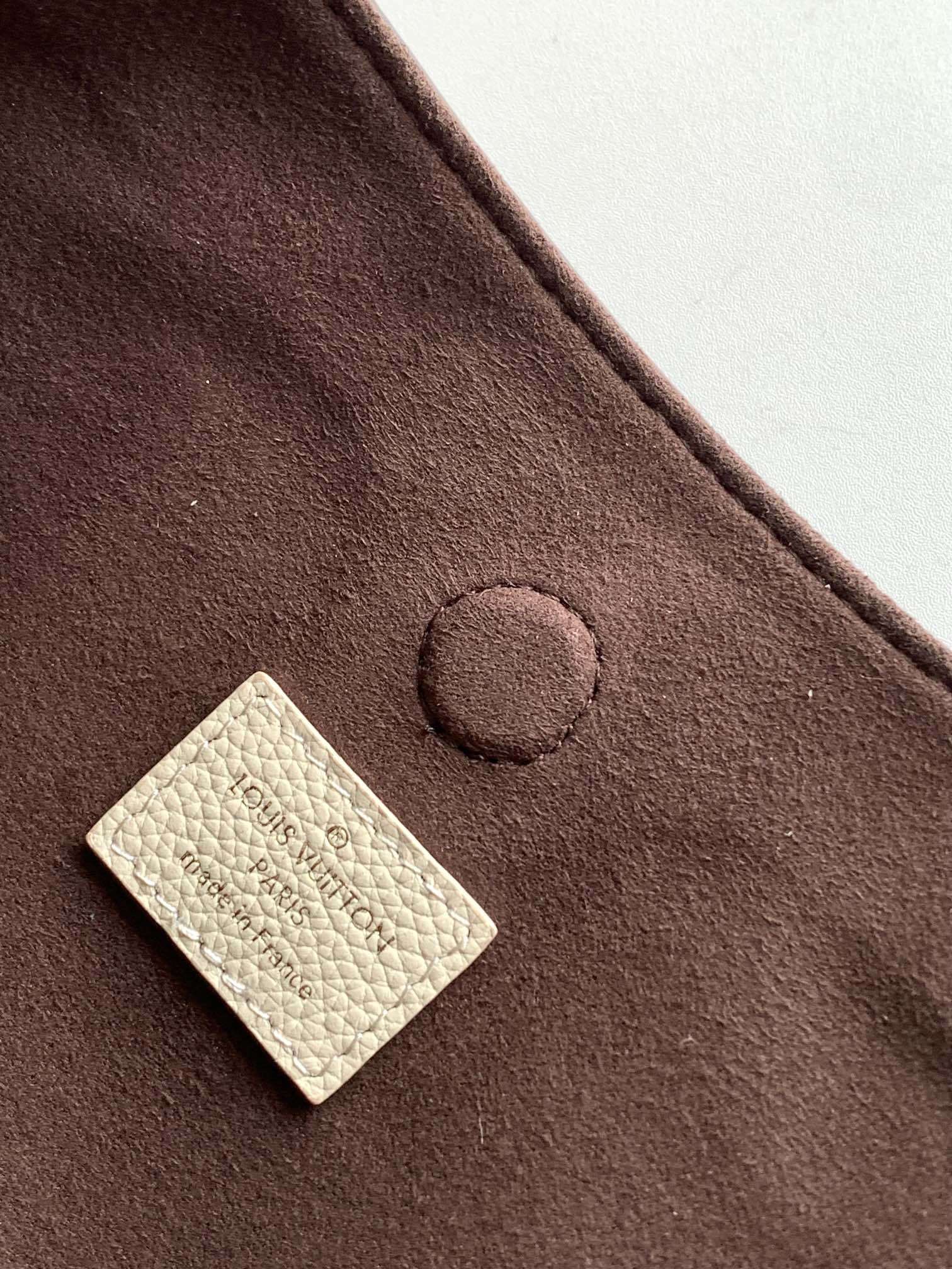 1:1 Replica LV crossbody bag