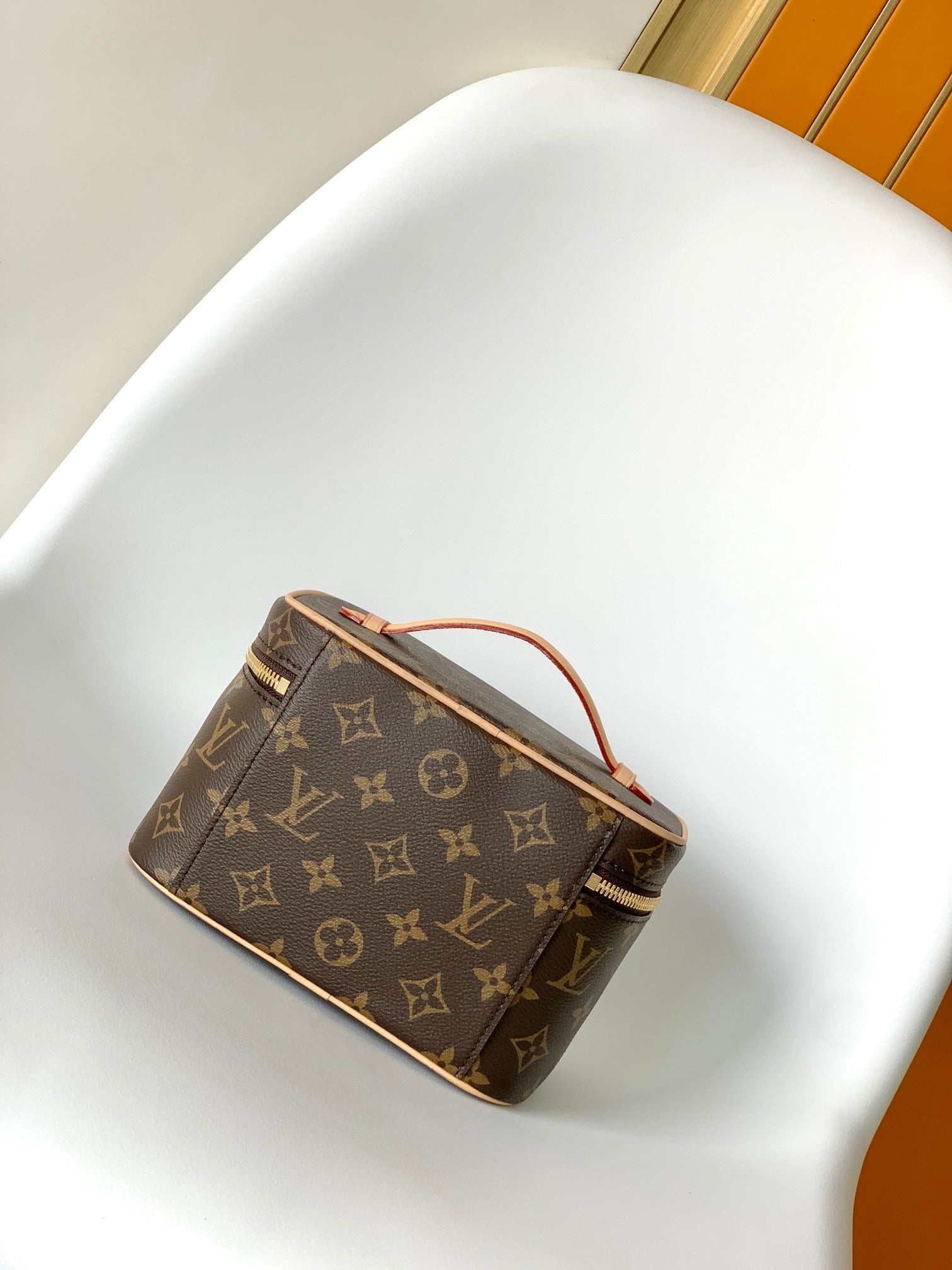 1:1 Replica LV handbag