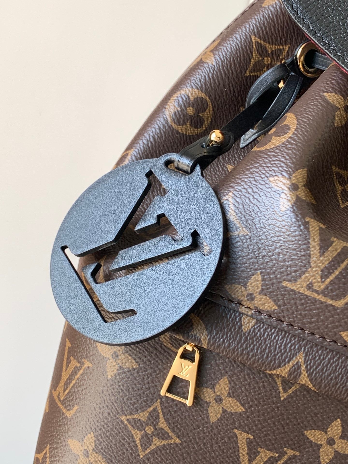 1:1 Replica LV backpack
