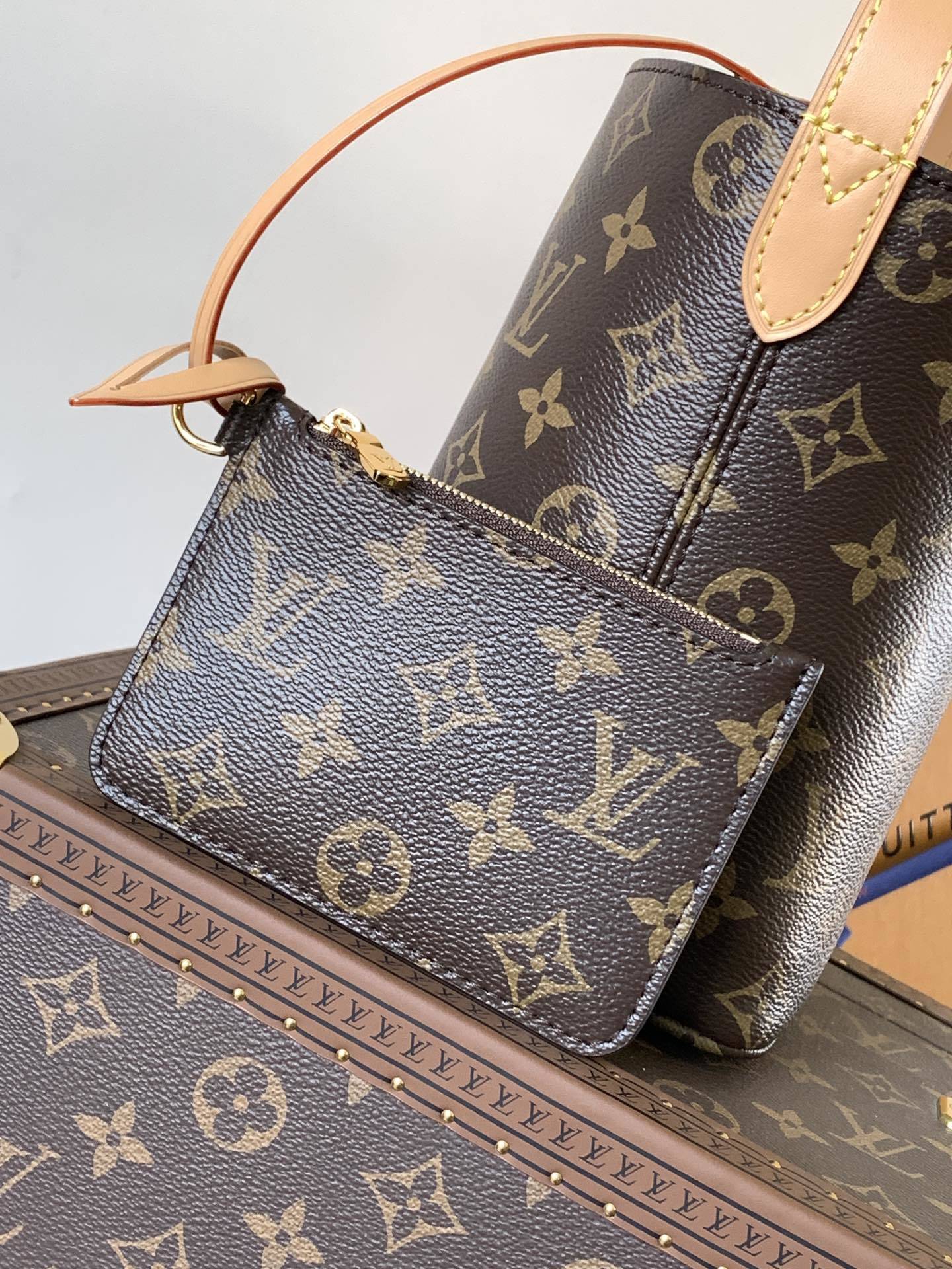 1:1 Replica LV bucket bag