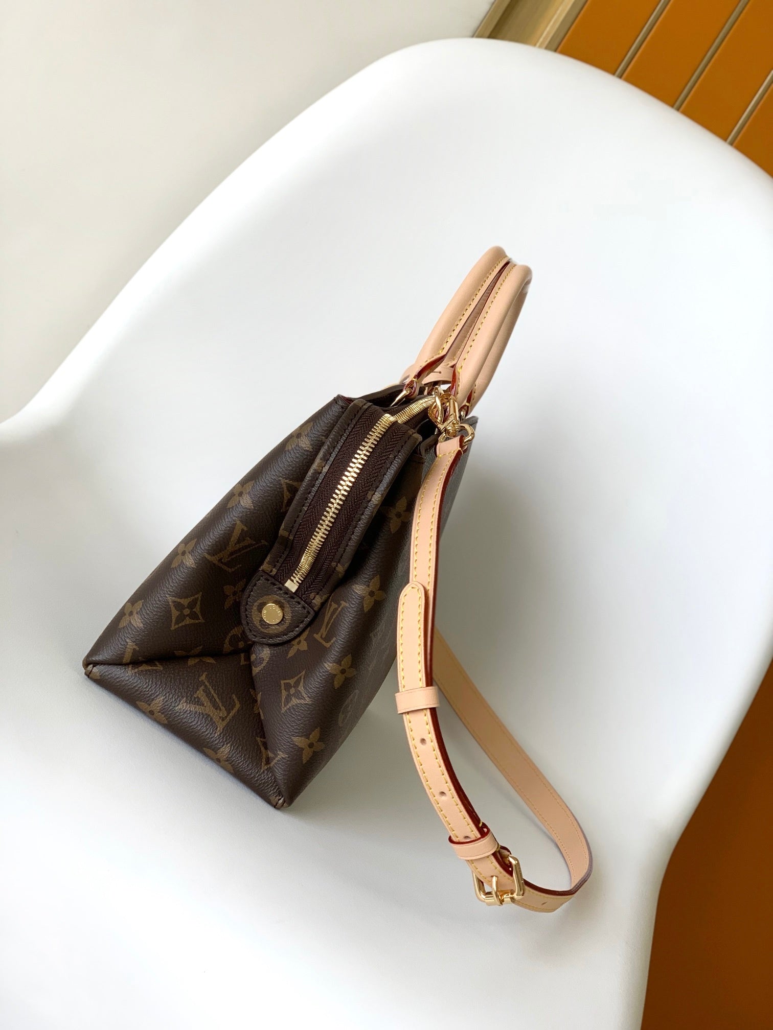 1:1 Replica LV handbag