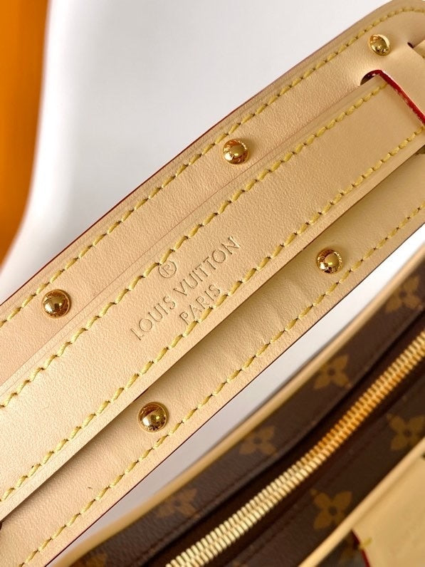 1:1 Replica LV armpit bag