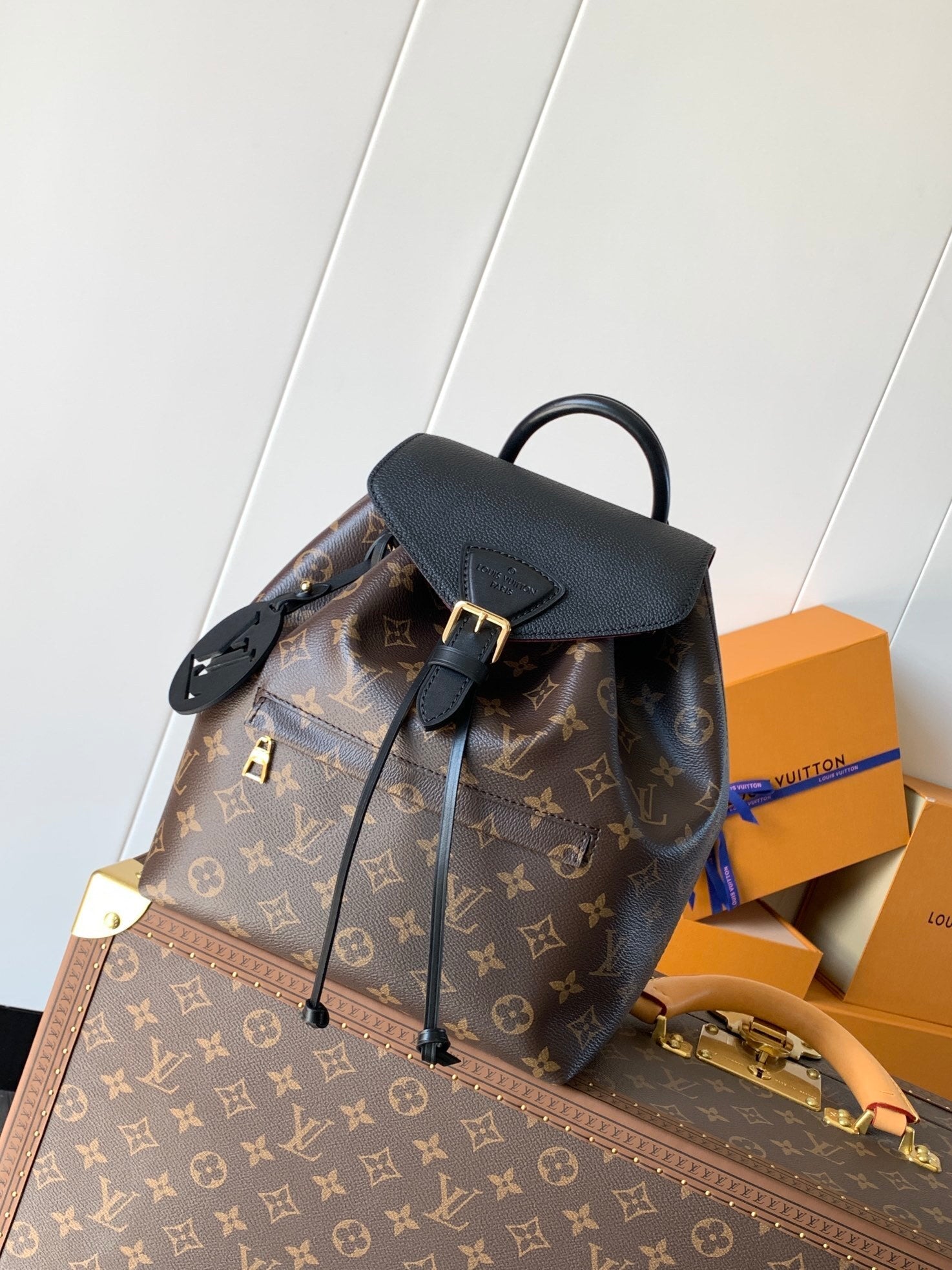 1:1 Replica LV backpack