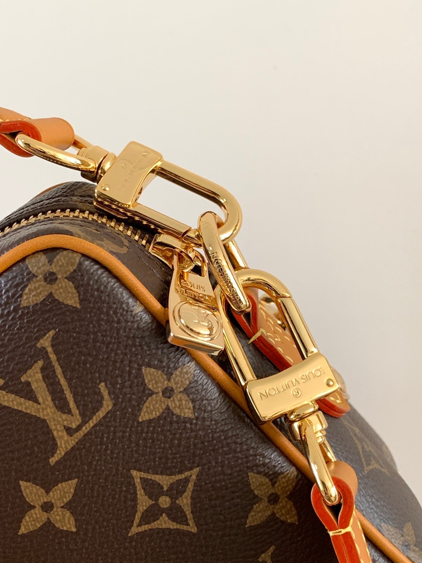1:1 Replica LV crossbody handbag