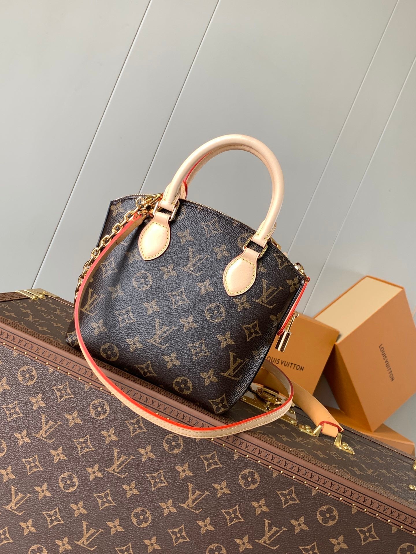 1:1 Replica LV handbag