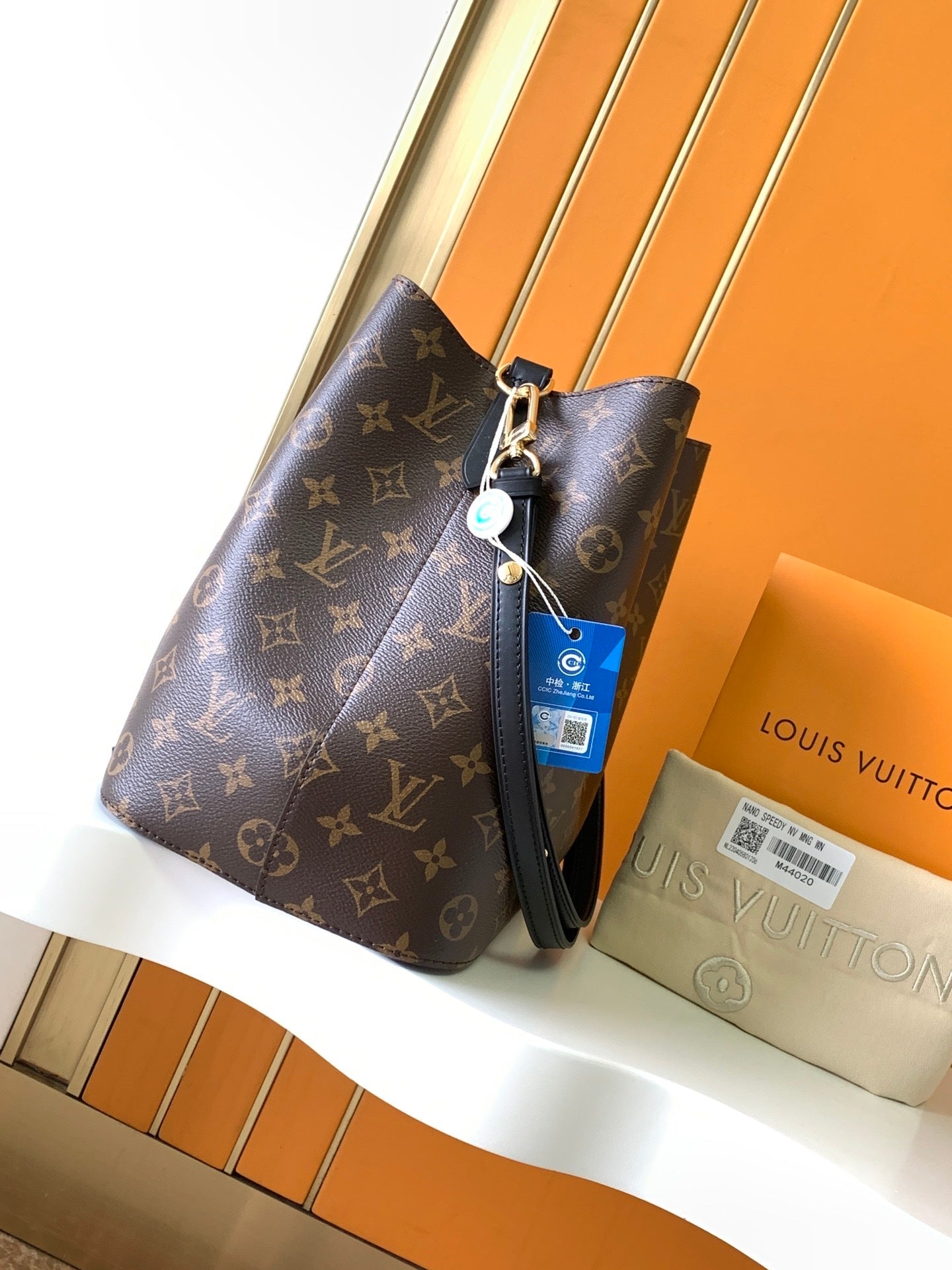 1:1 Replica LV bucket bag