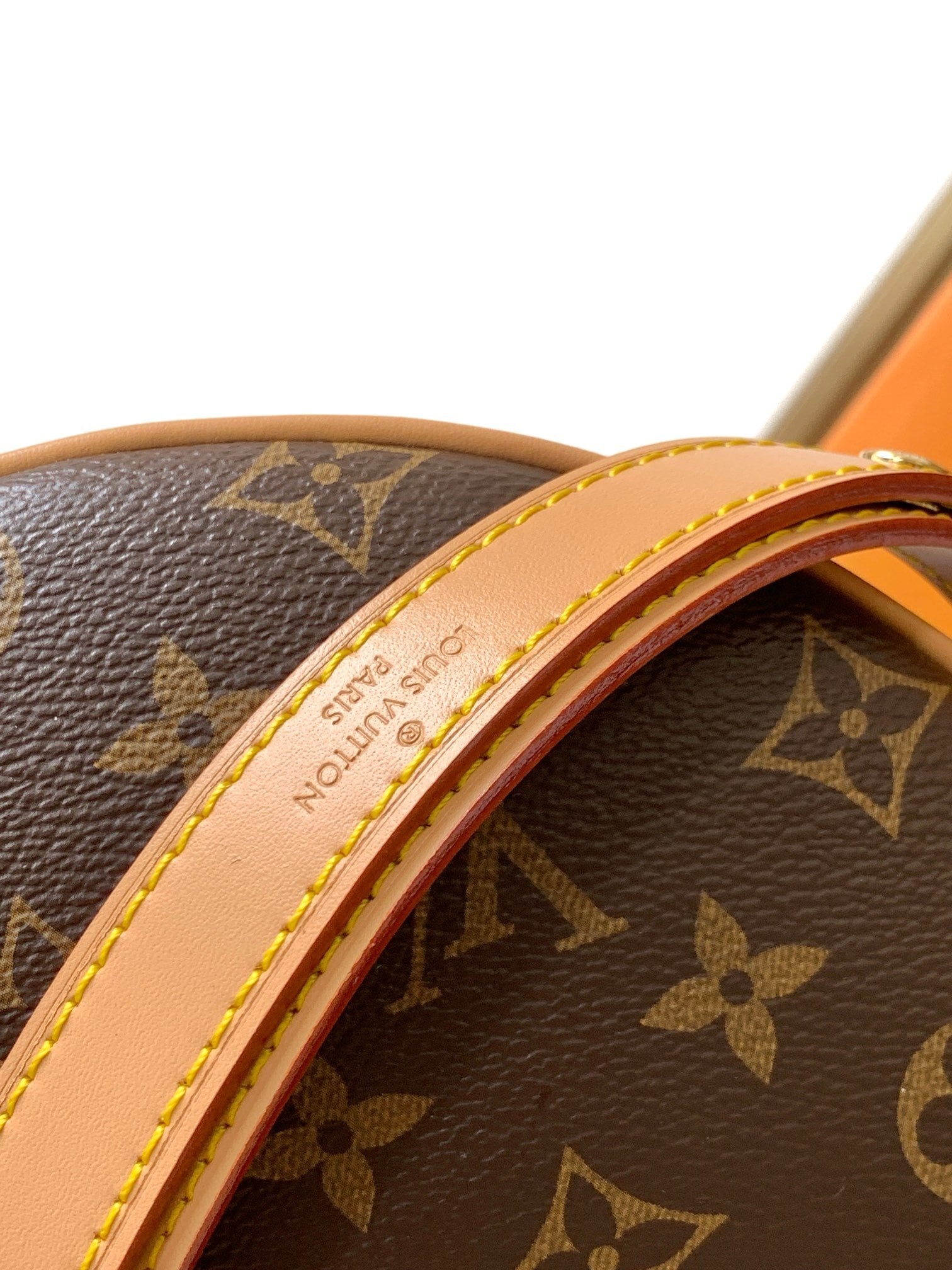 1:1 Replica LV One-shoulder bag