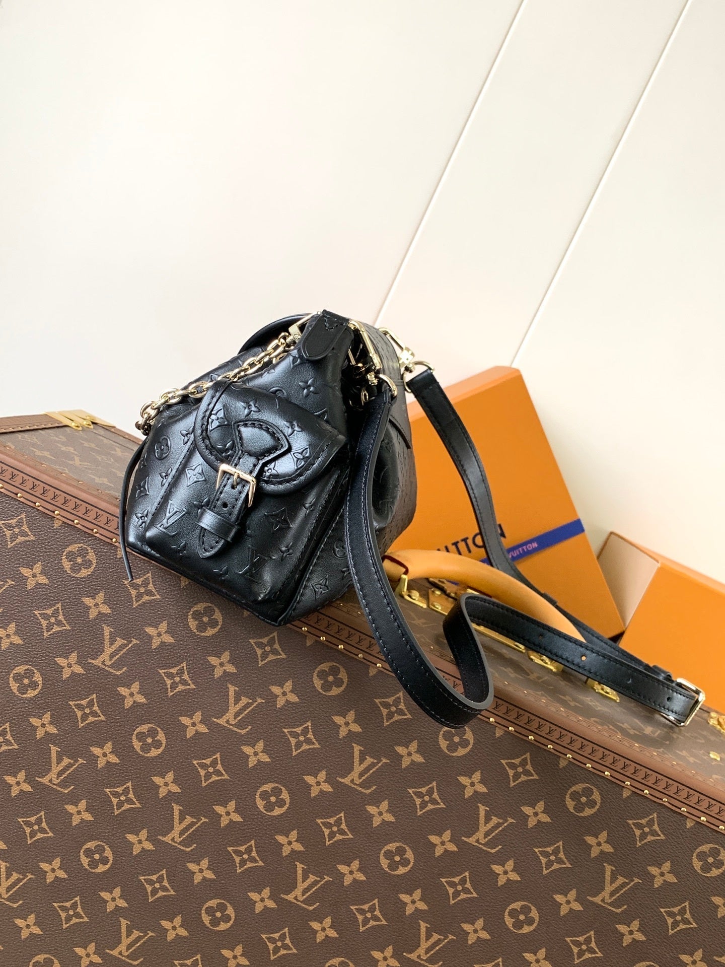 1:1 Replica LV flip-top handbag