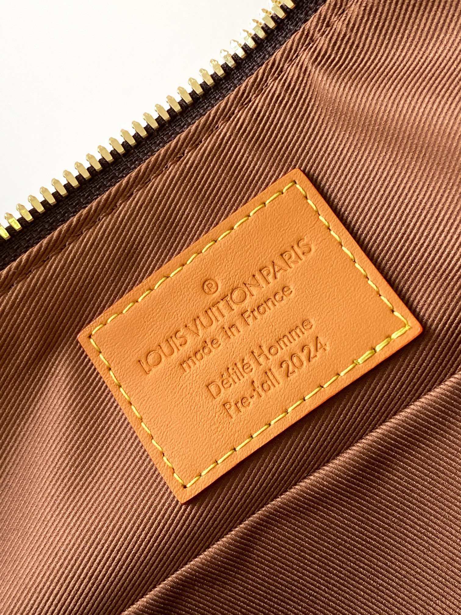 1:1 Replica LV crossbody bag