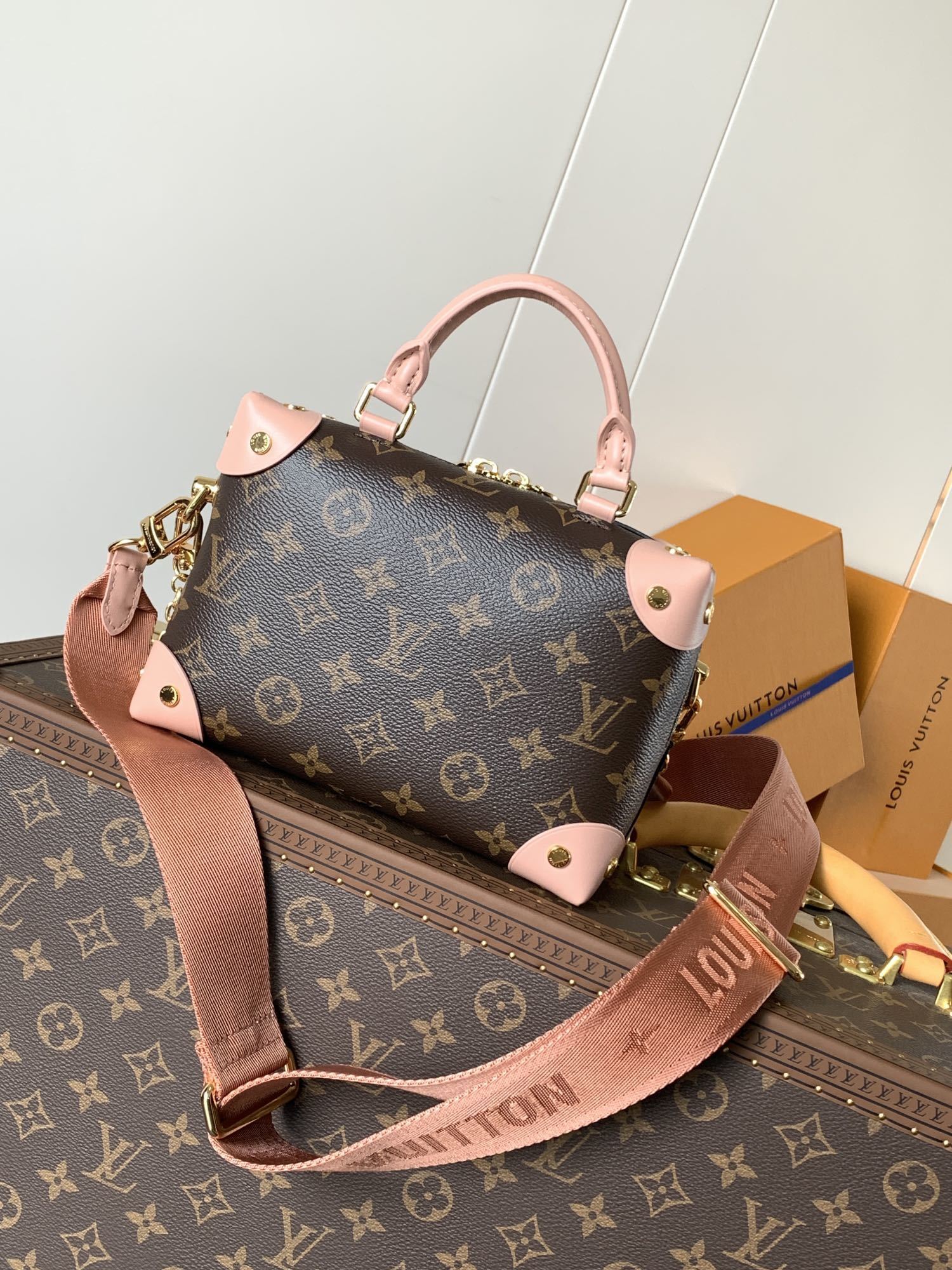 1:1 Replica LV chain crossbody bag