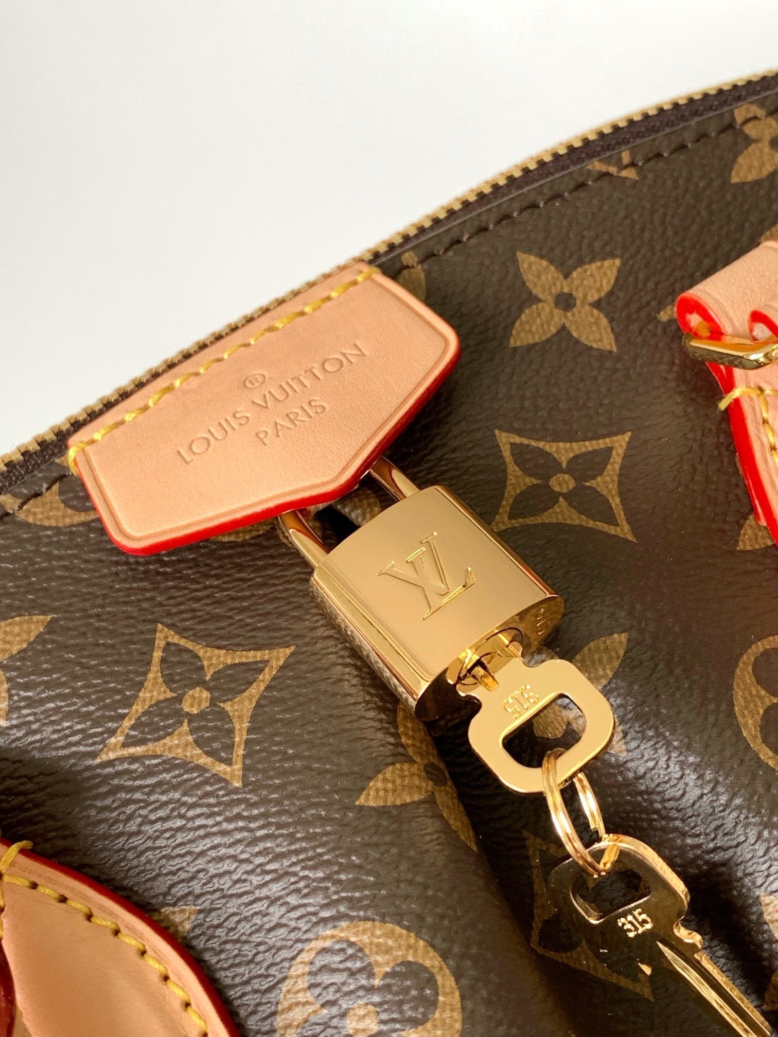 1:1 Replica LV Handbag