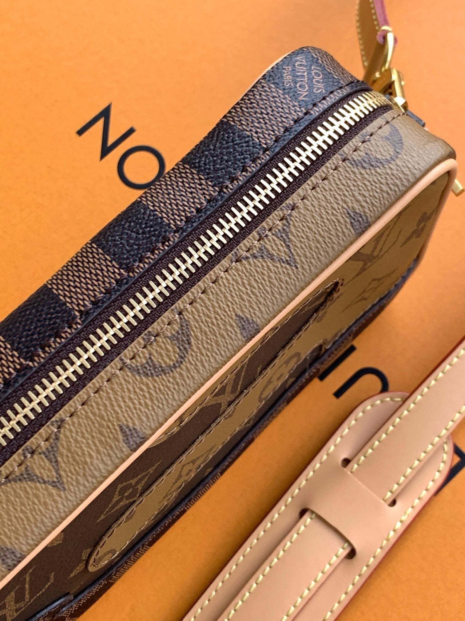 1:1 Replica LV crossbody bag