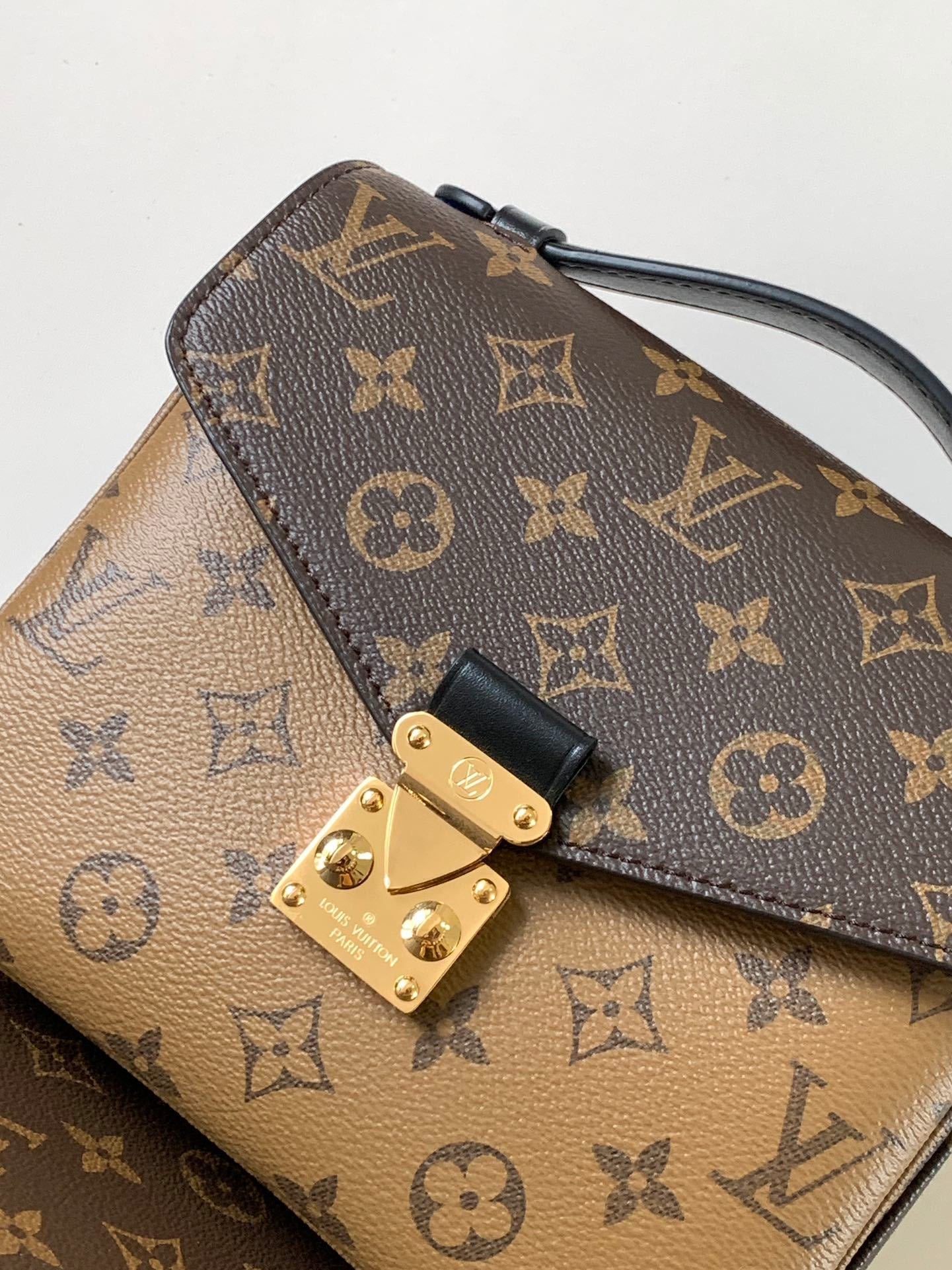 1:1 Replica LV crossbody bag