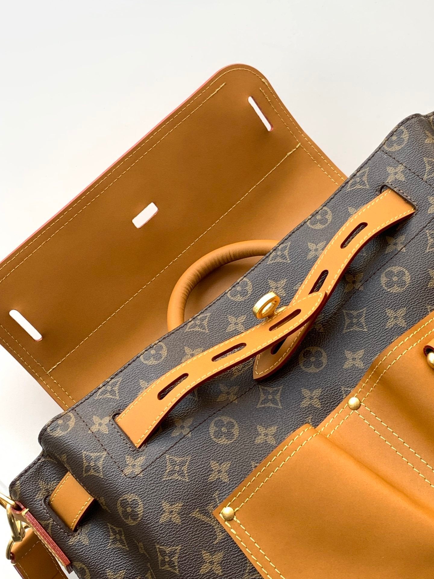 1:1 Replica LV Handheld crossbody bag