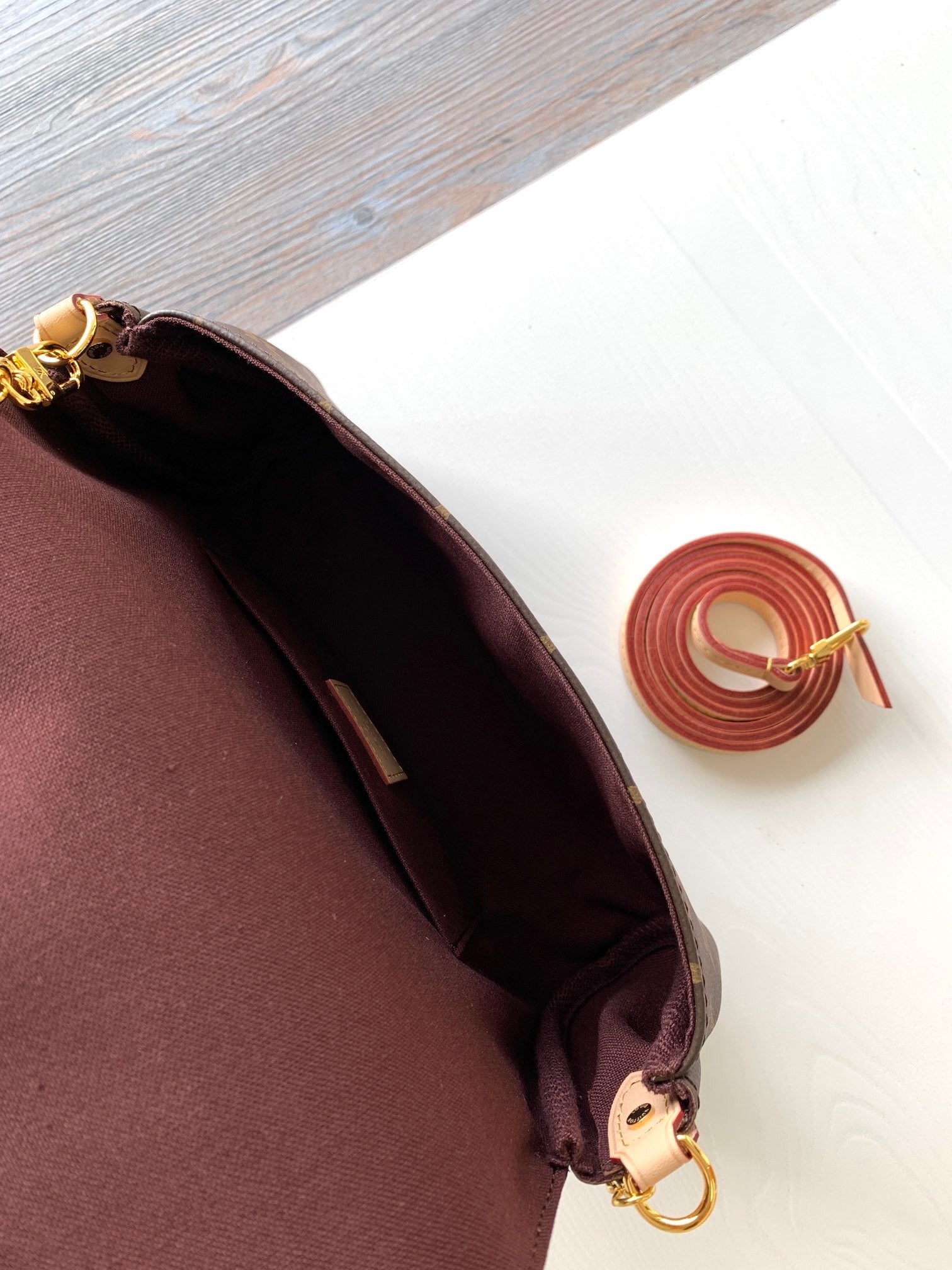 1:1 Replica LV crossbody bag