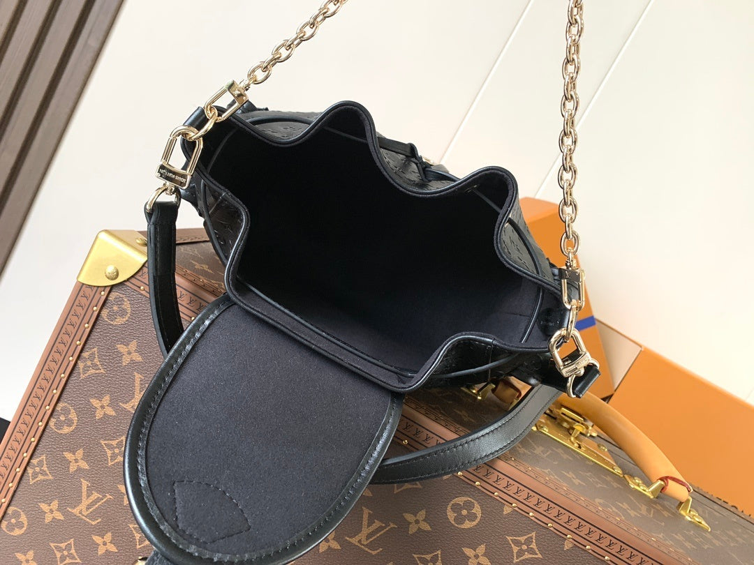 1:1 Replica LV flip-top handbag