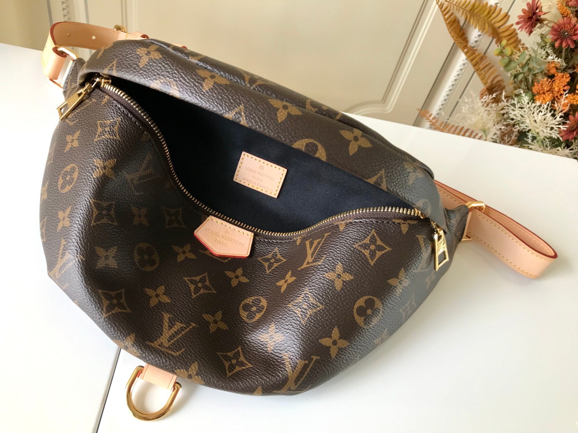 1:1 Replica LV chest bag