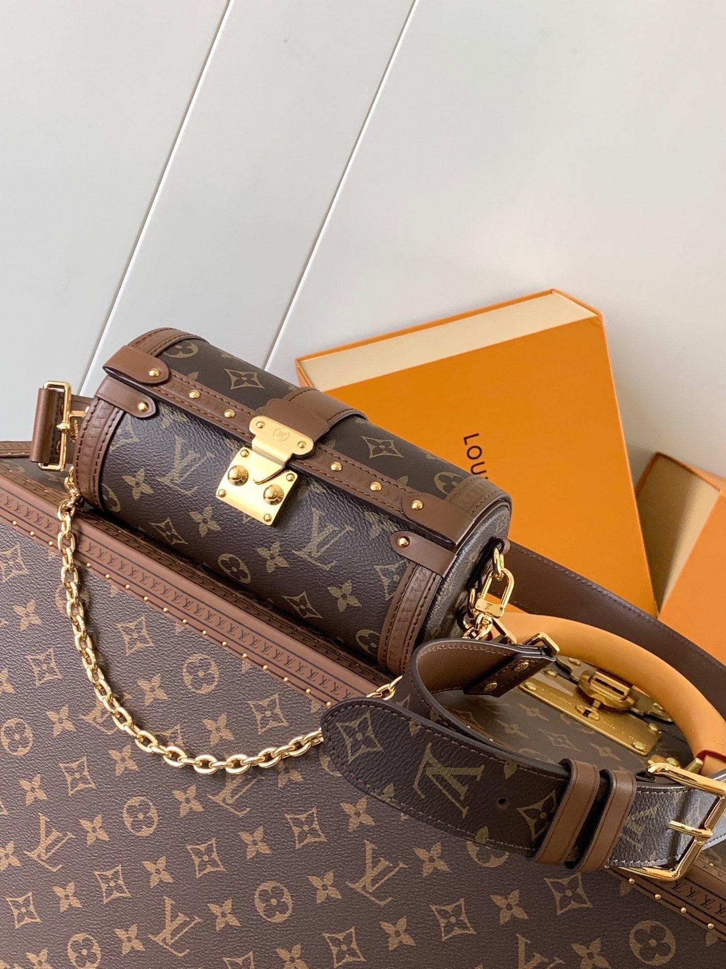 1:1 Replica LV crossbody bag