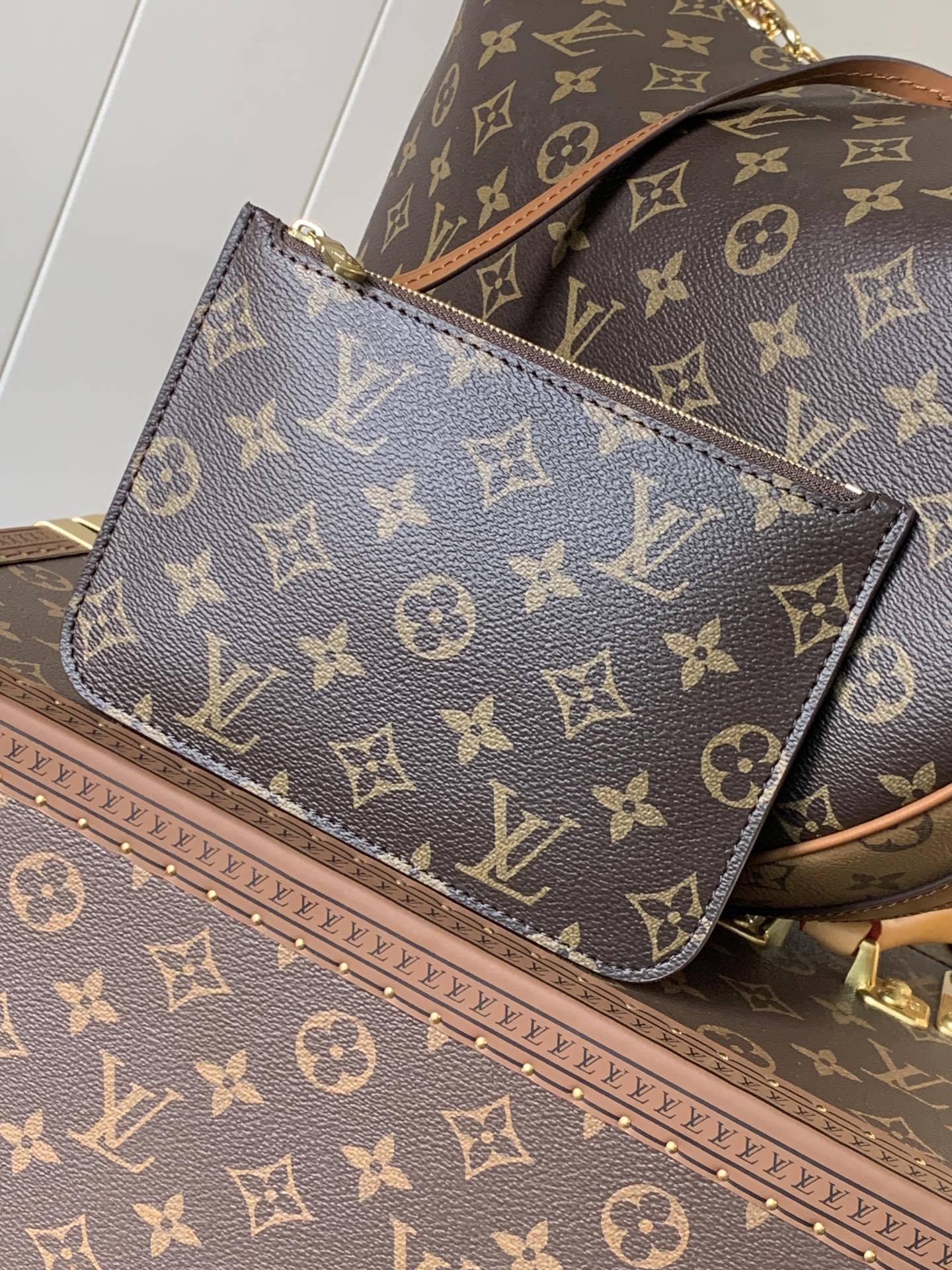 1:1 Replica LV underarm bag