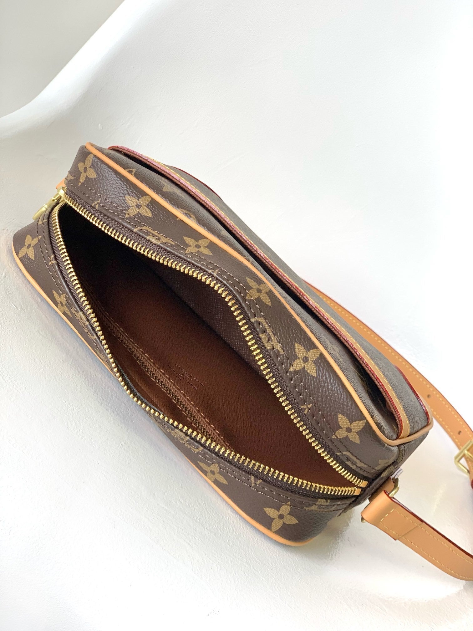 1:1 Replica LV crossbody bag