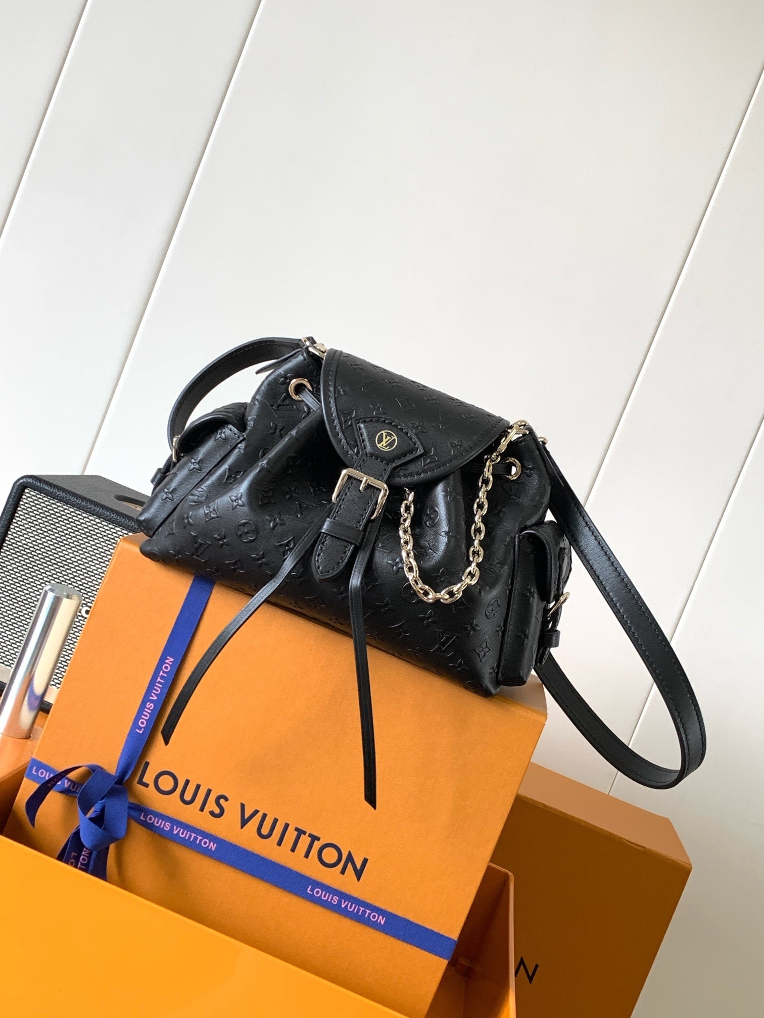 1:1 Replica LV flip-top handbag