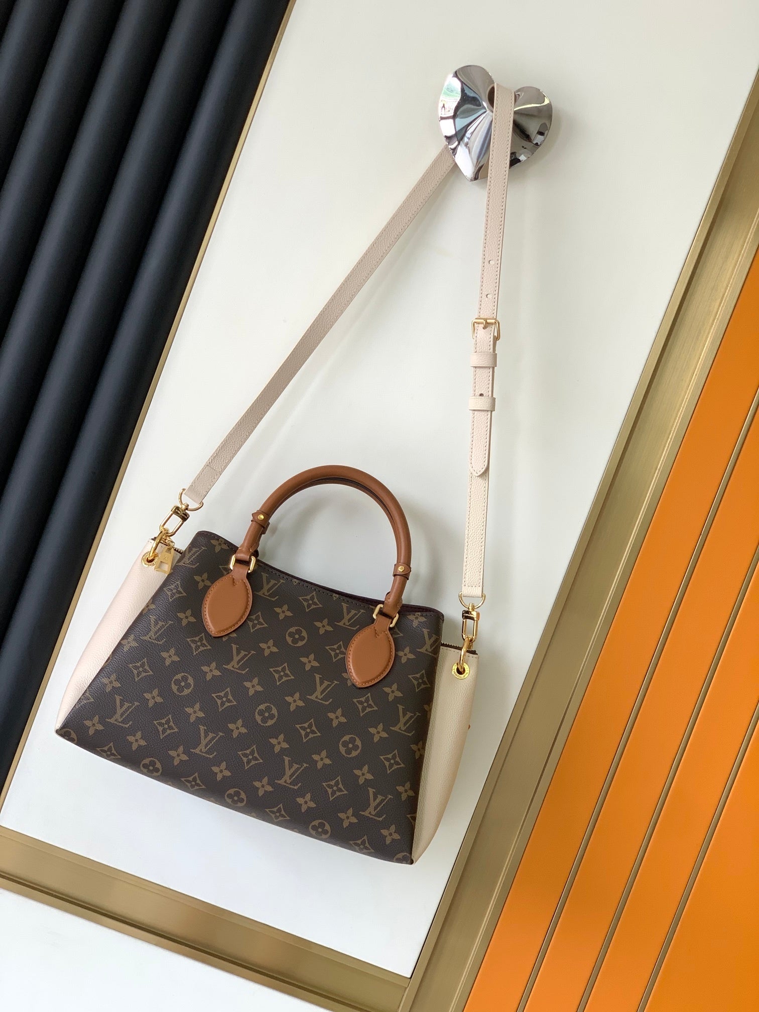 1:1 Replica LV crossbody bag