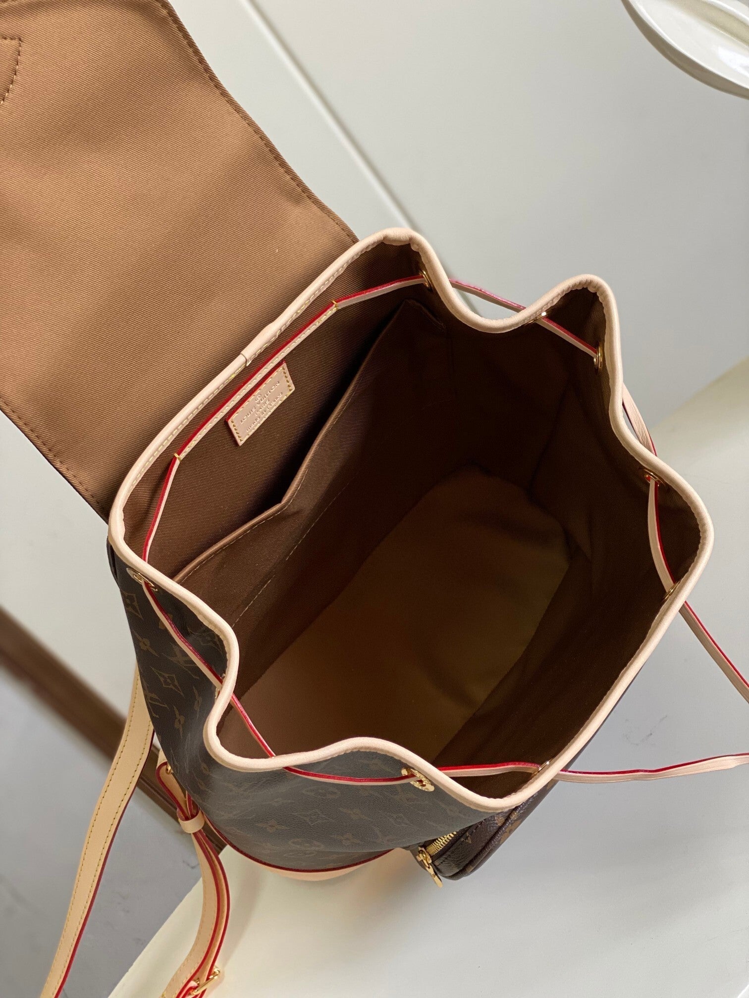 1:1 Replica LV backpack