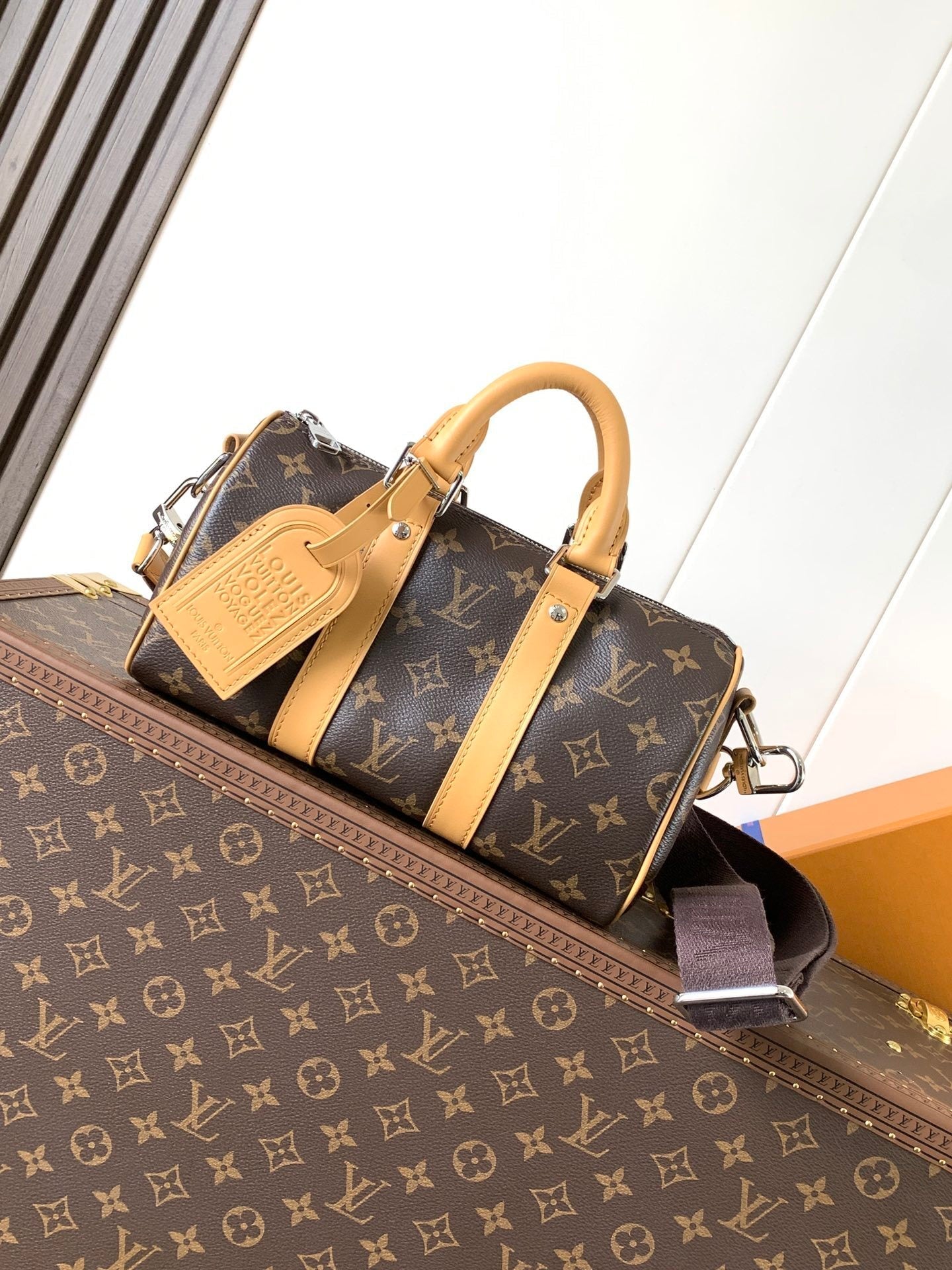 1:1 Replica LV handbag