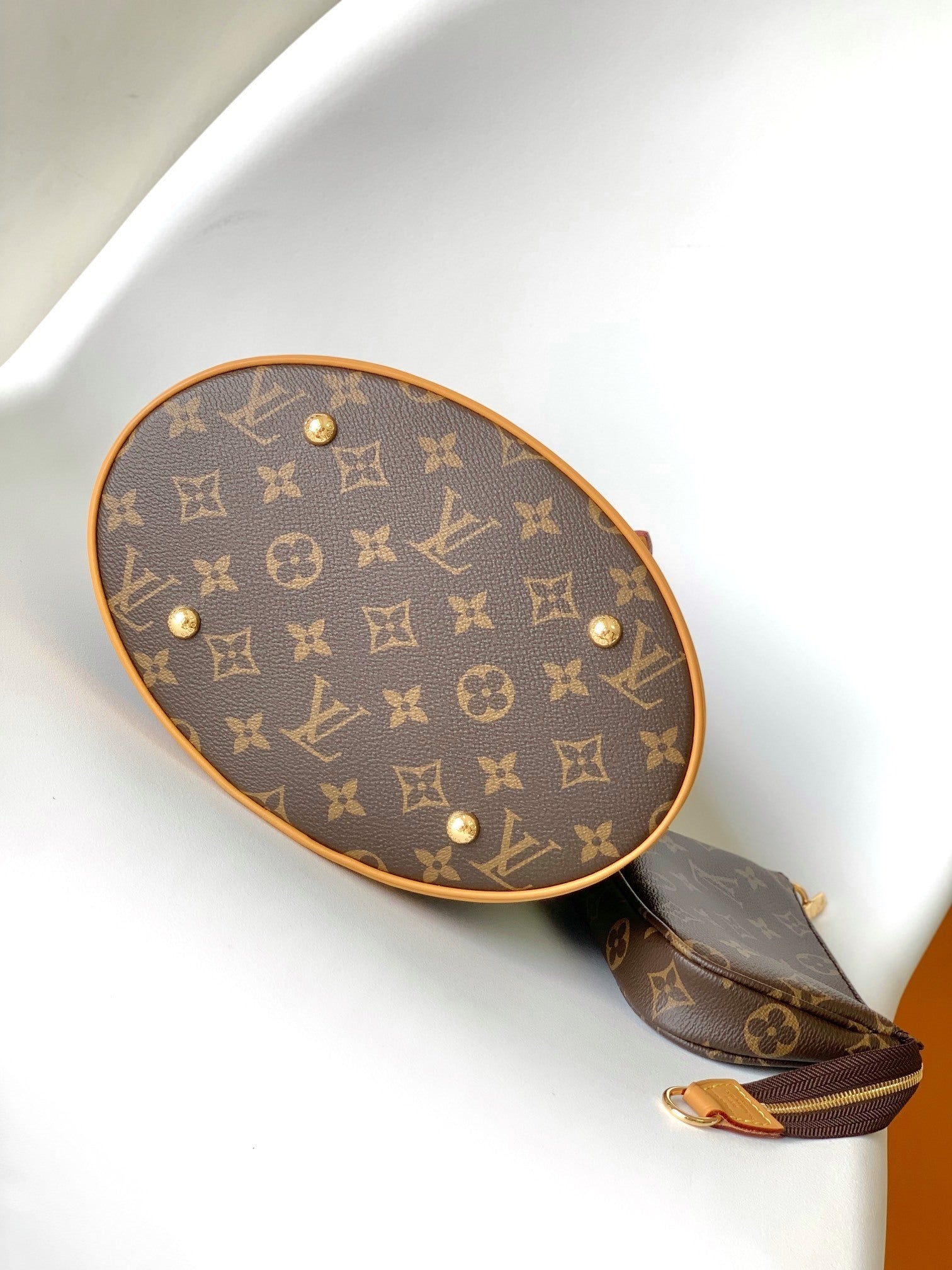 1:1 Replica LV bucket bag
