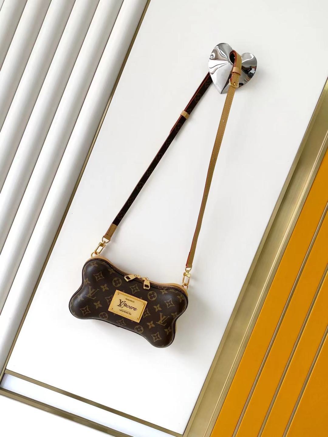 1:1 Replica LV crossbody bag