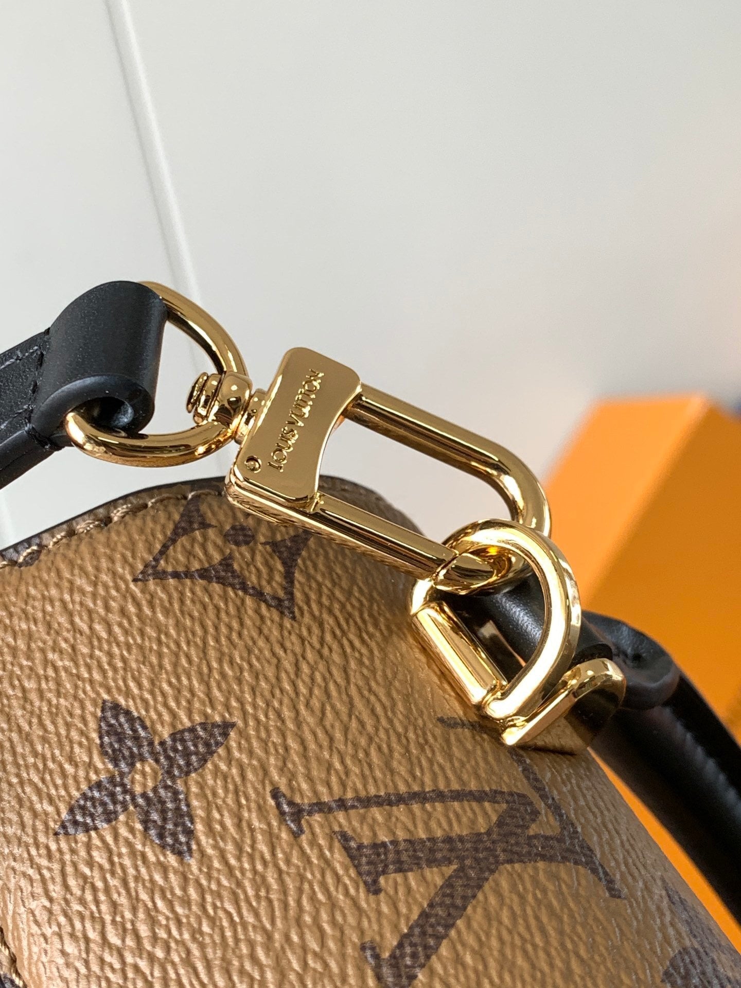 1:1 Replica LV crossbody bag