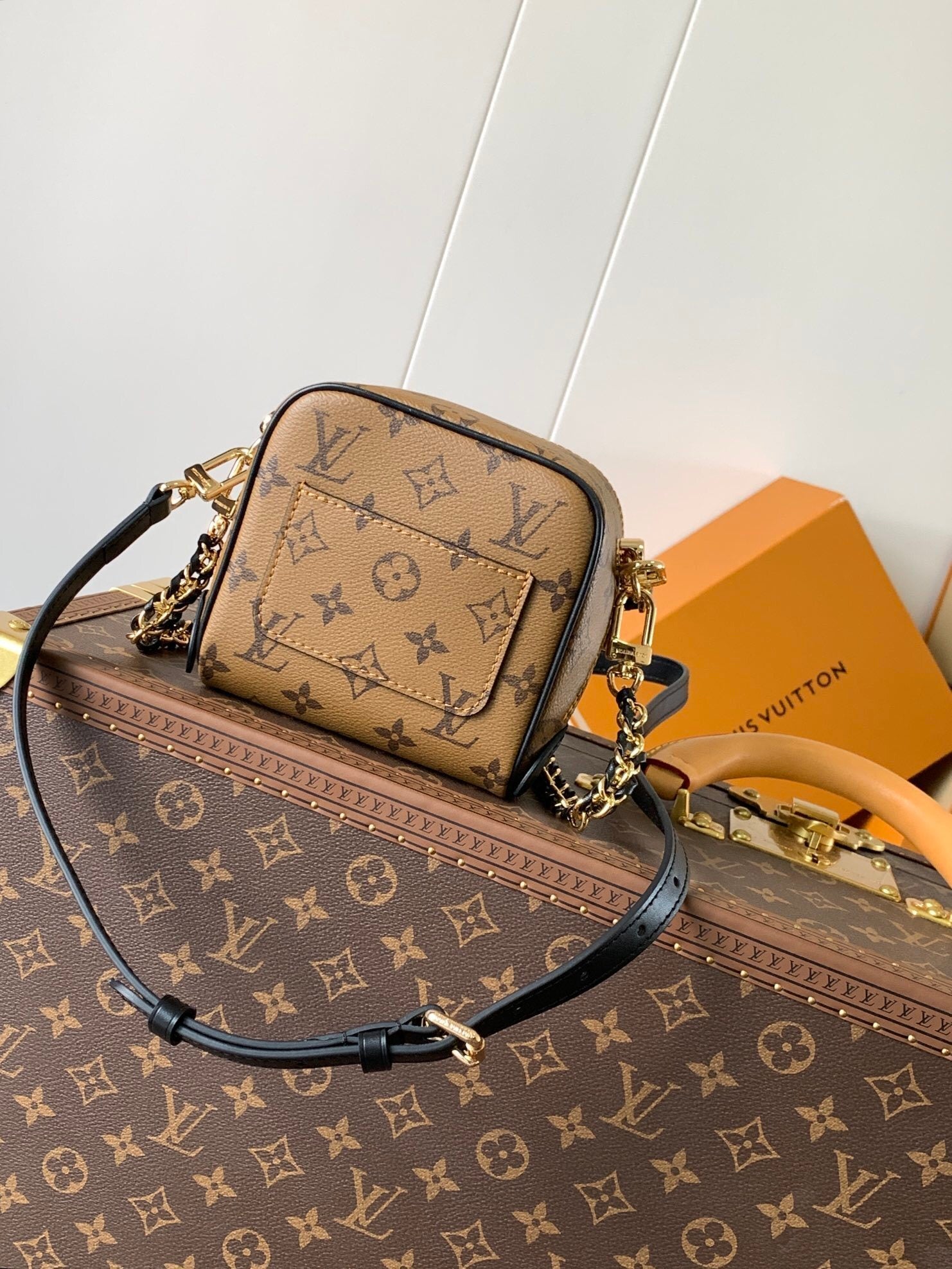 1:1 Replica LV crossbody bag
