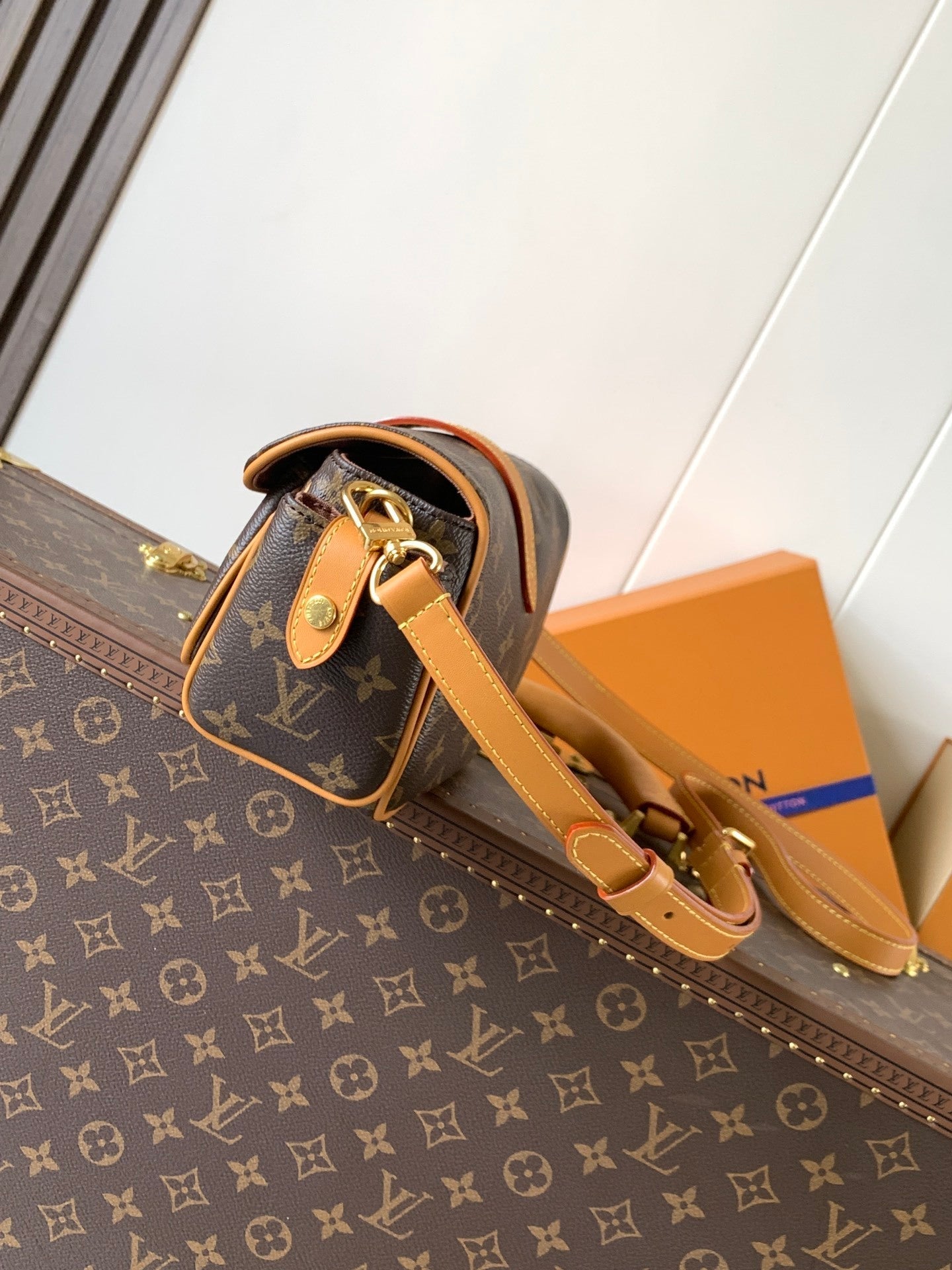 1:1 Replica LV crossbody shoulder bag