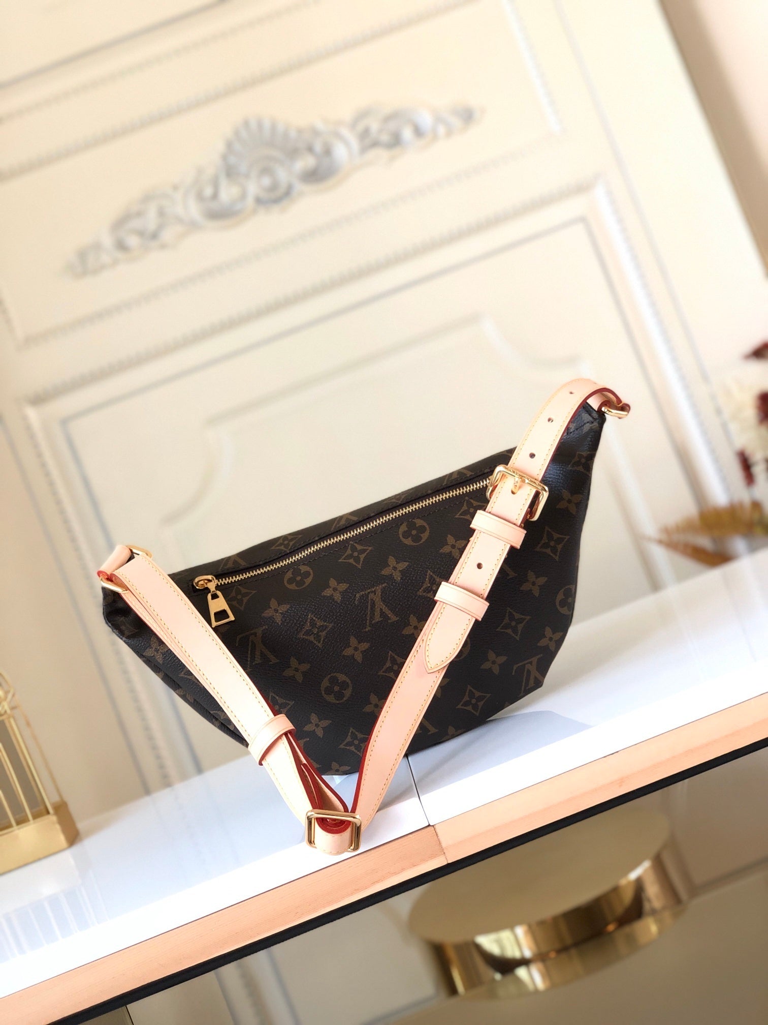 1:1 Replica LV chest bag