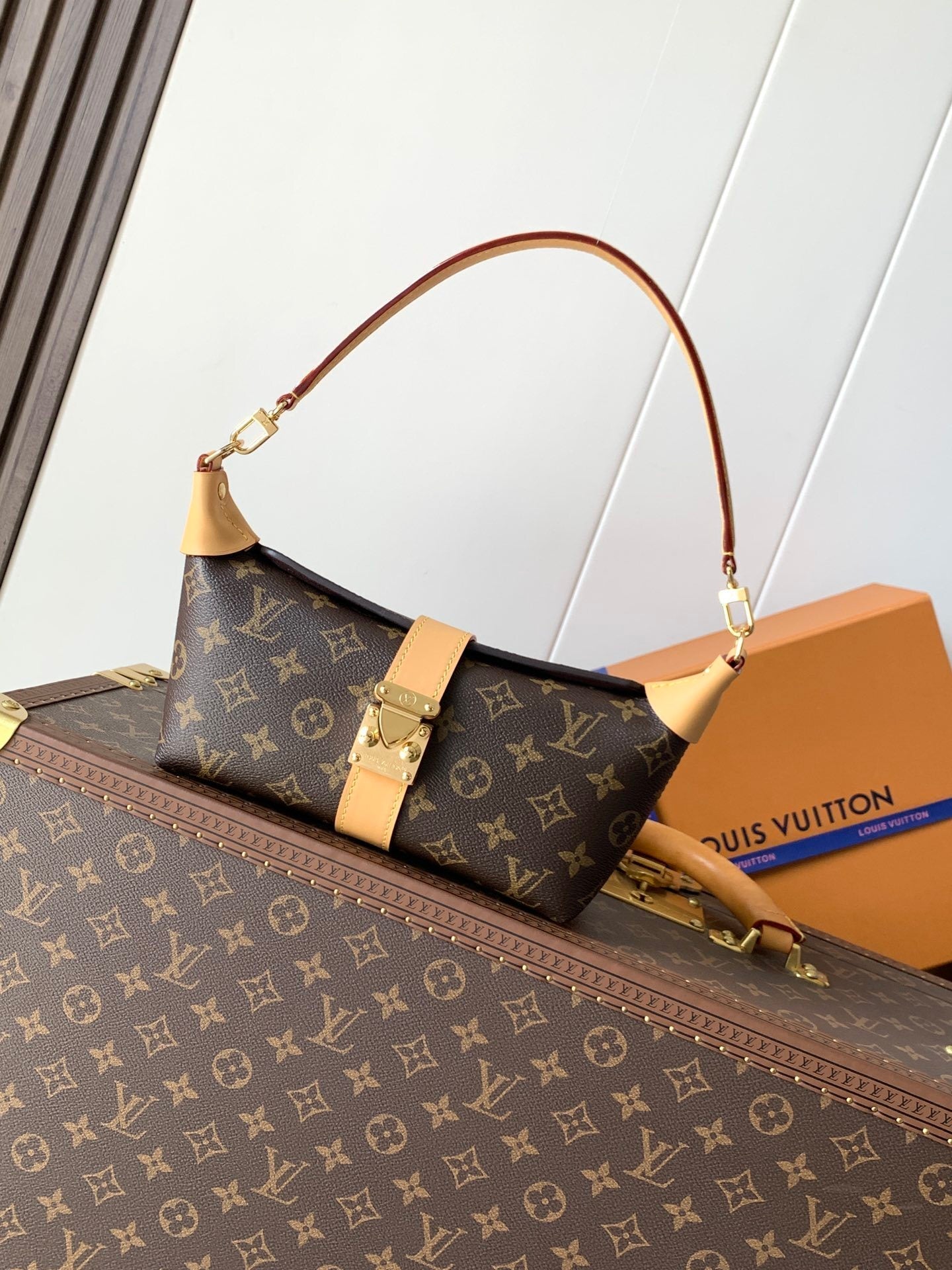 1:1 Replica LV Shoulder Bag