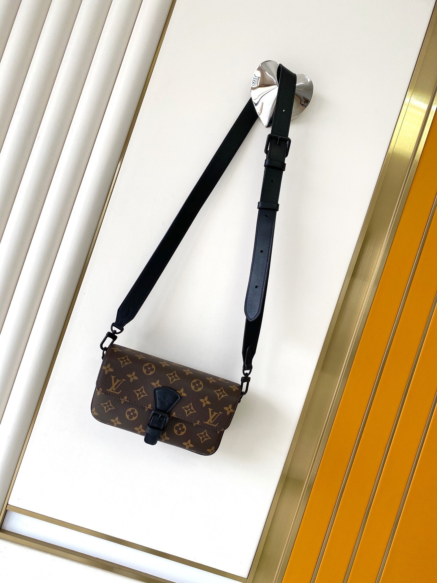 1:1 Replica LV crossbody bag