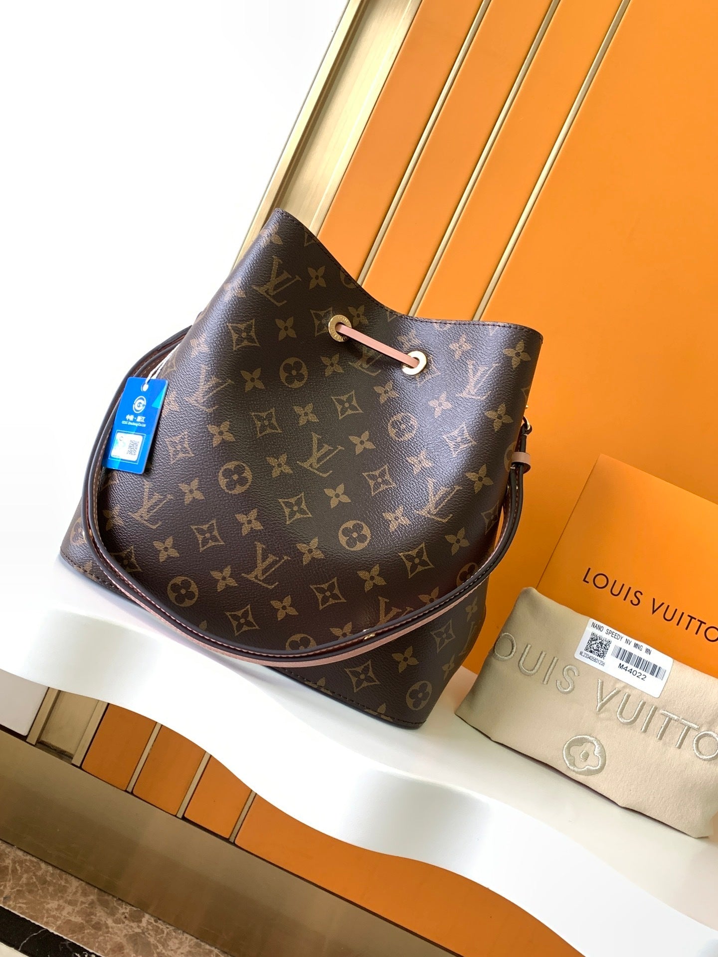 1:1 Replica LV bucket bag