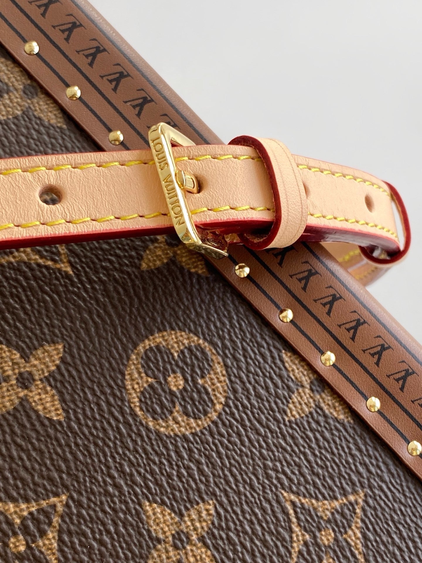 1:1 Replica LV handbag