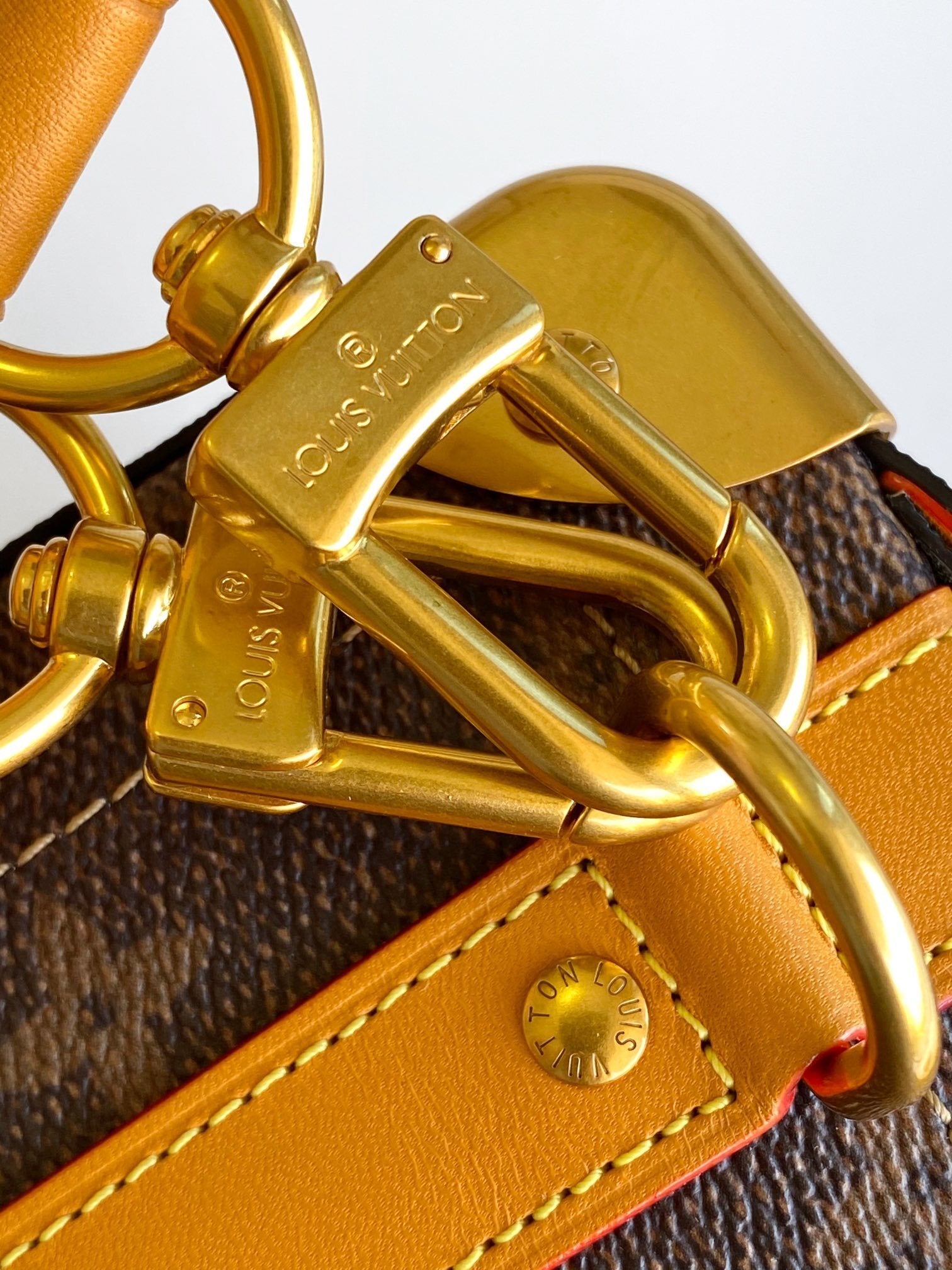 1:1 Replica LV crossbody bag