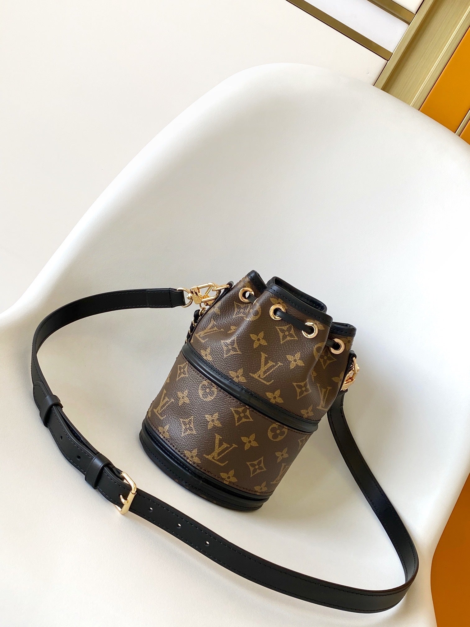 1:1 Replica LV crossbody bag