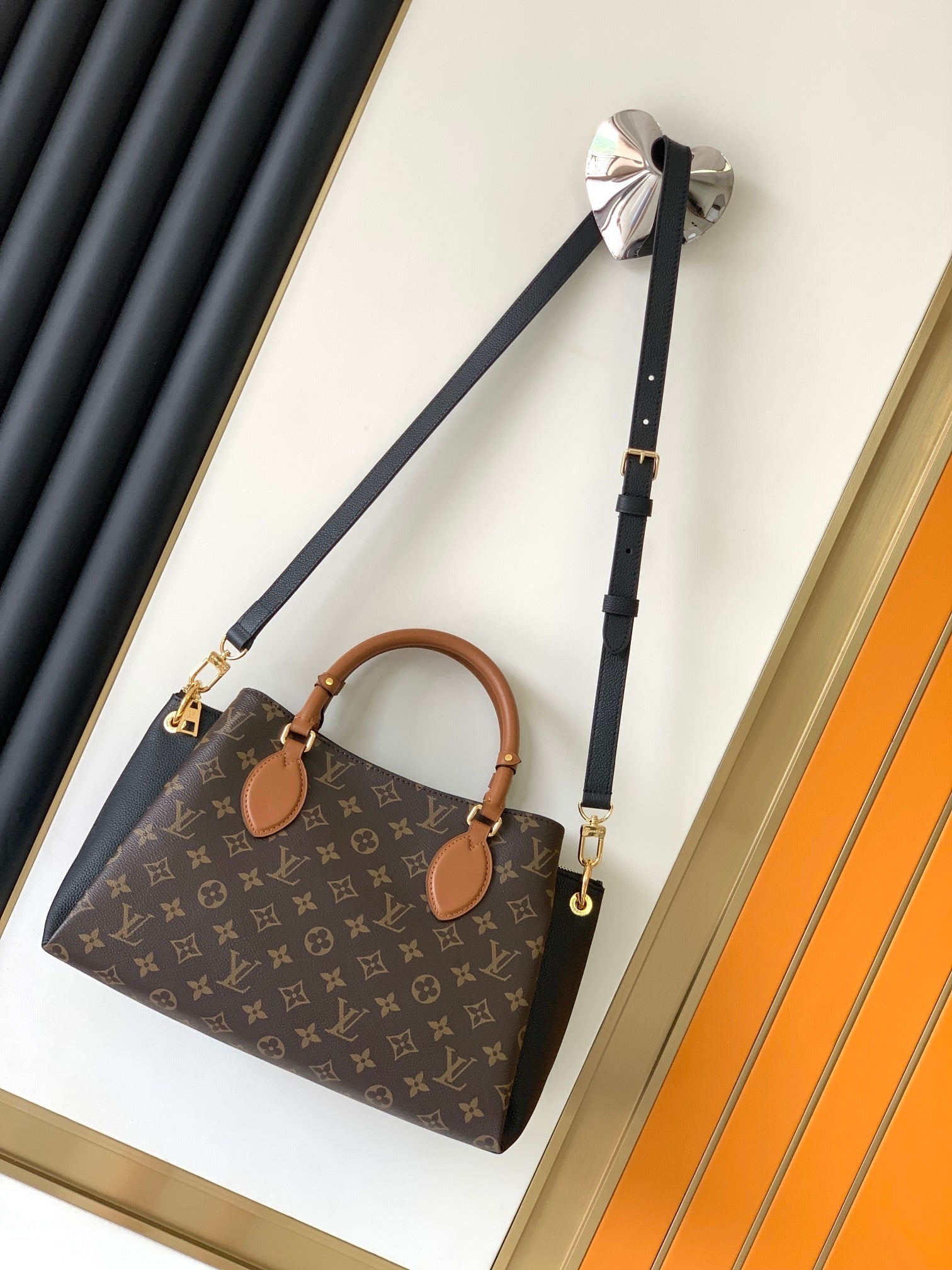 1:1 Replica LV crossbody bag