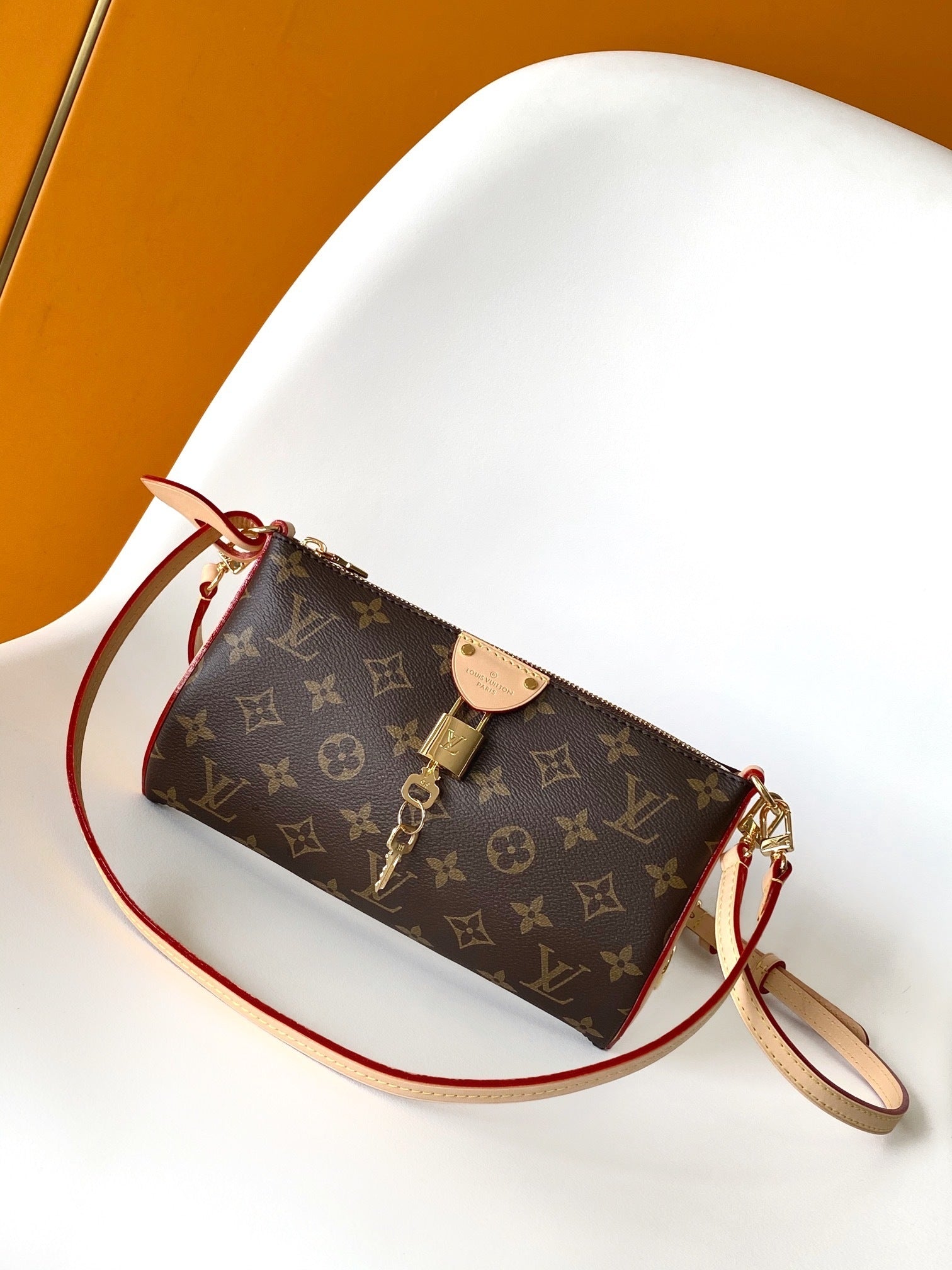 1:1 Replica LV chain bag