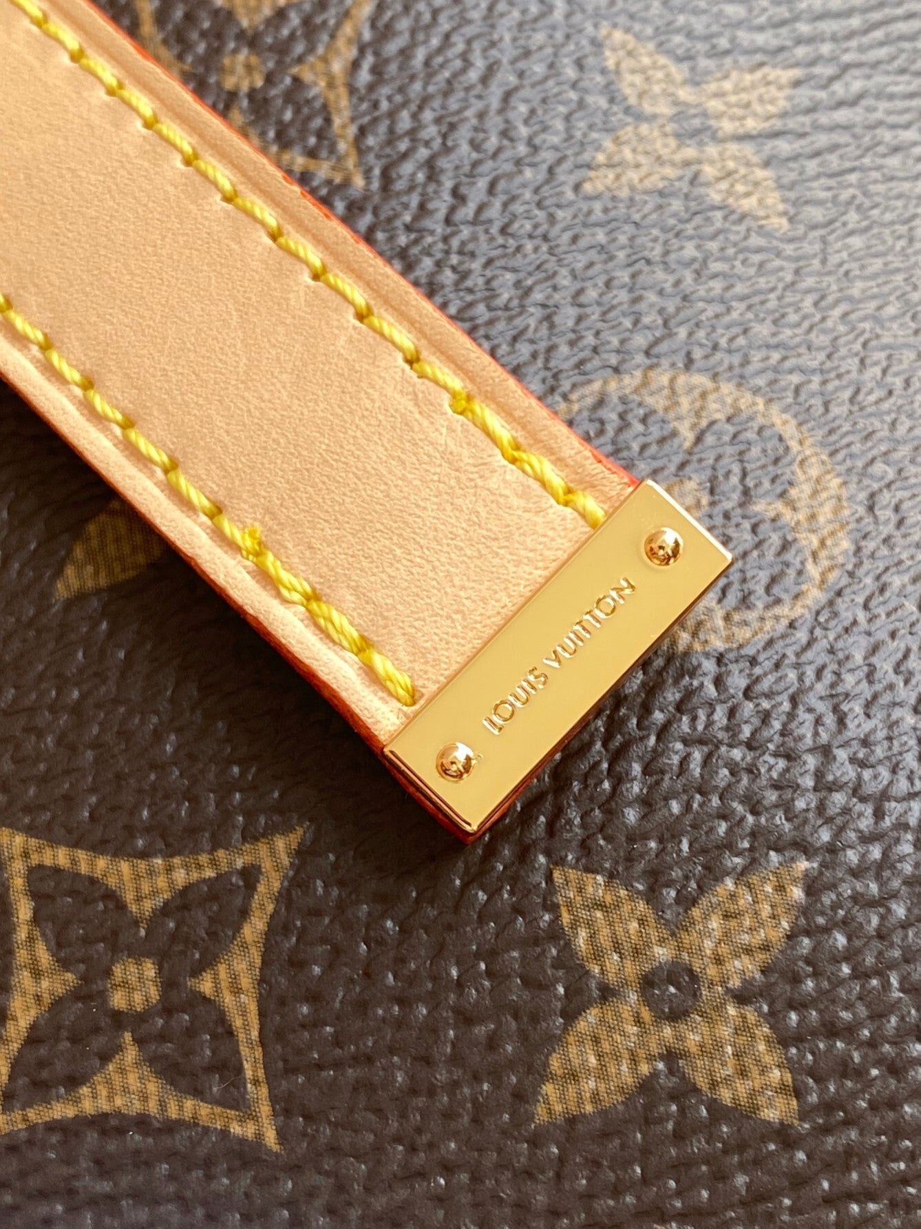 1:1 Replica LV Handbag