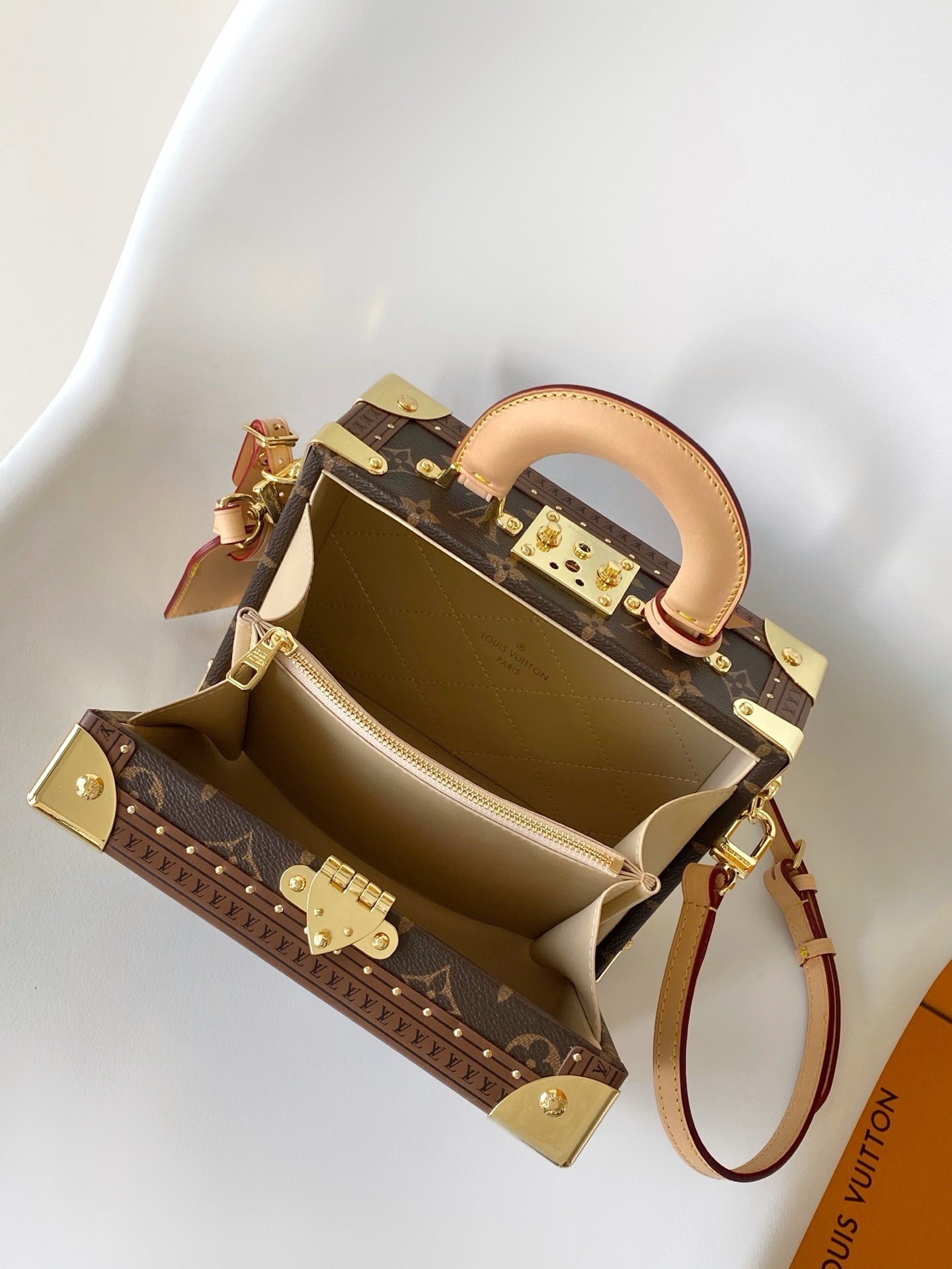 1:1 Replica LV handbag