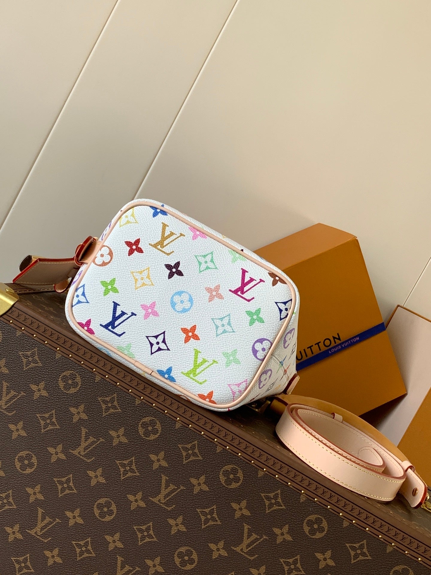 1:1 Replica LV bucket bag