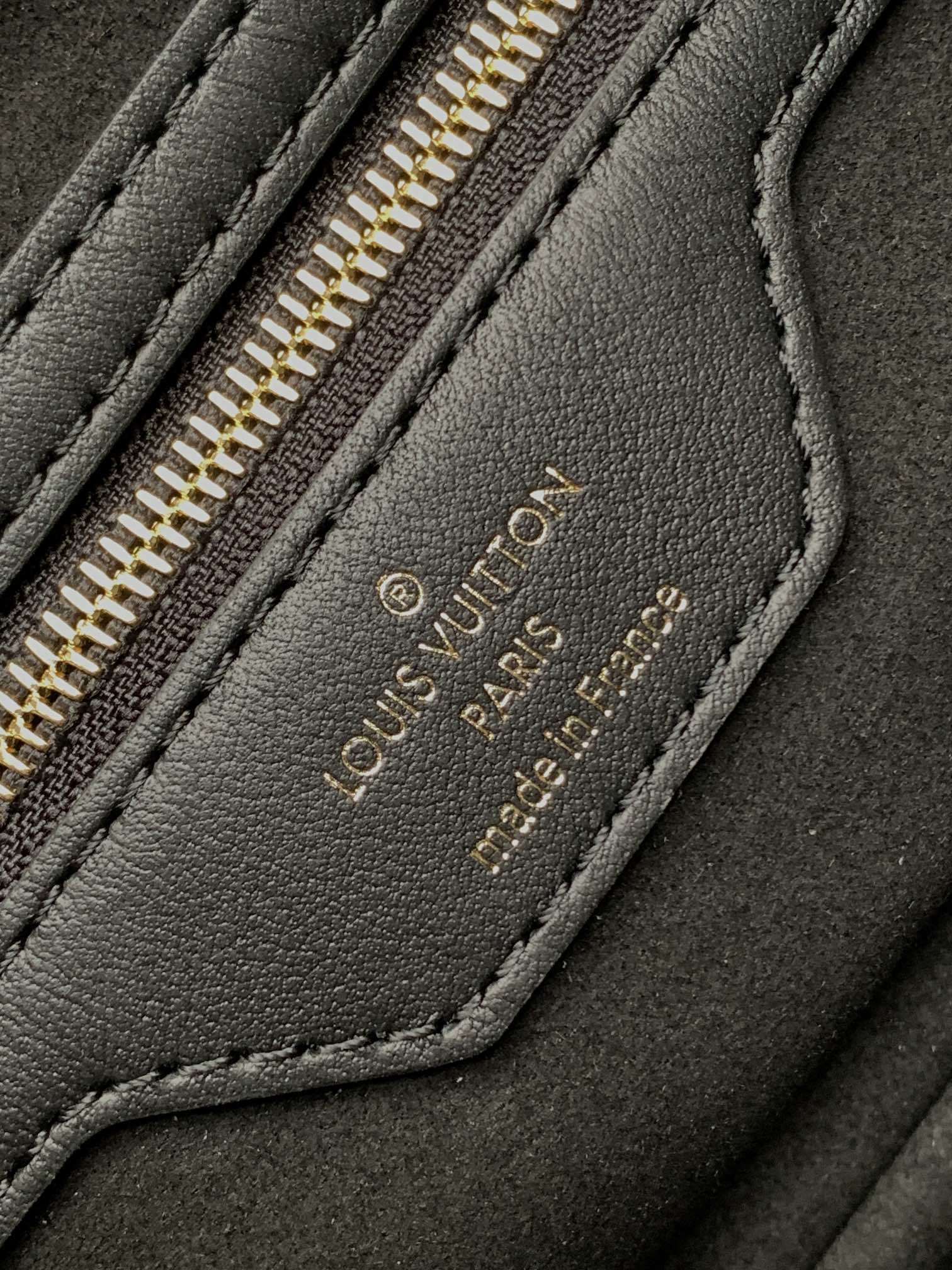 1:1 Replica LV crossbody bag