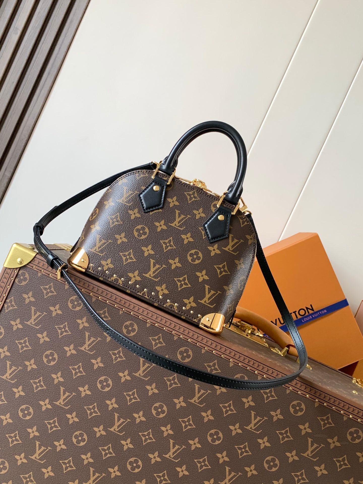 1:1 Replica LV Shell Bag