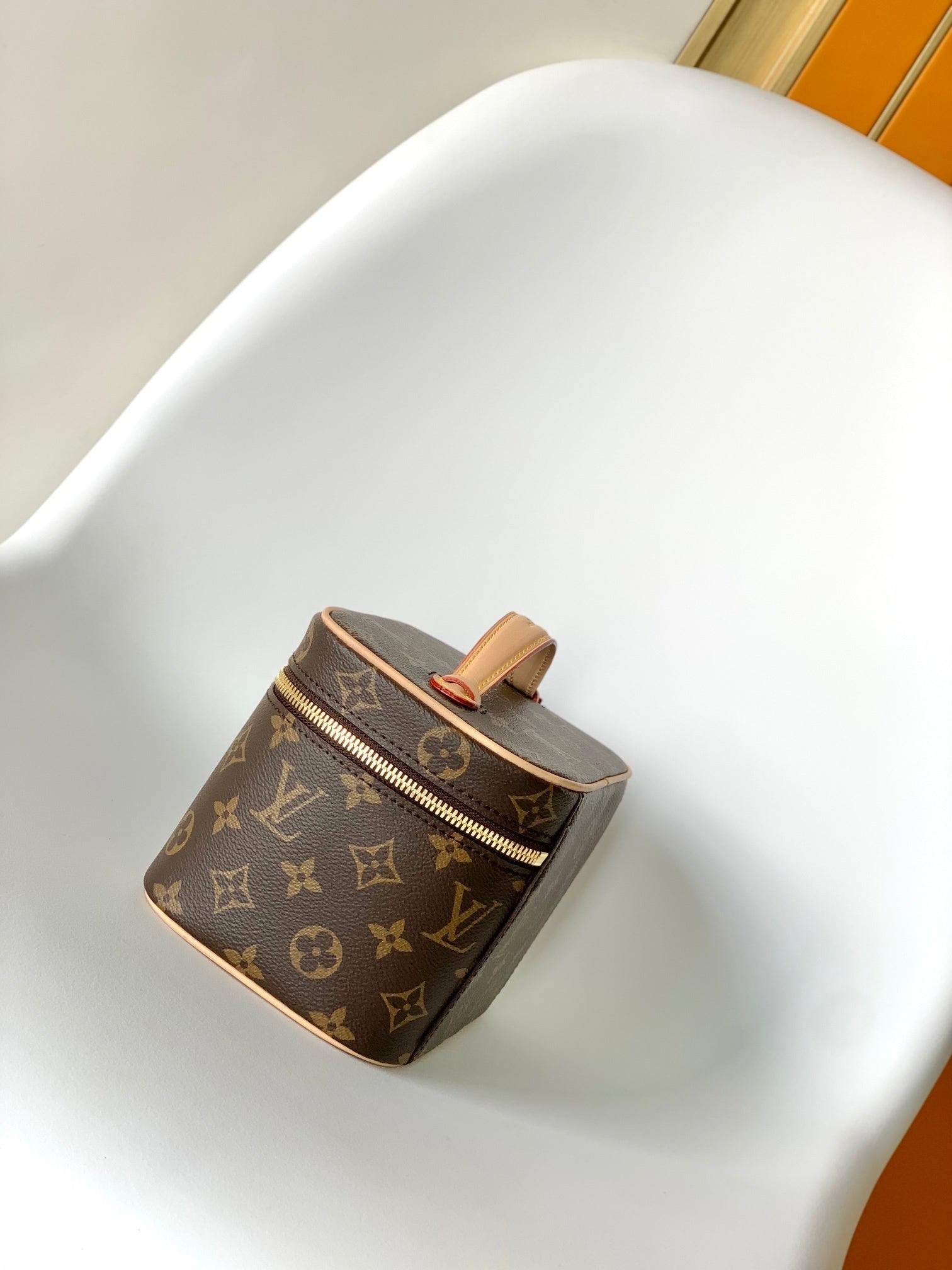 1:1 Replica LV handbag