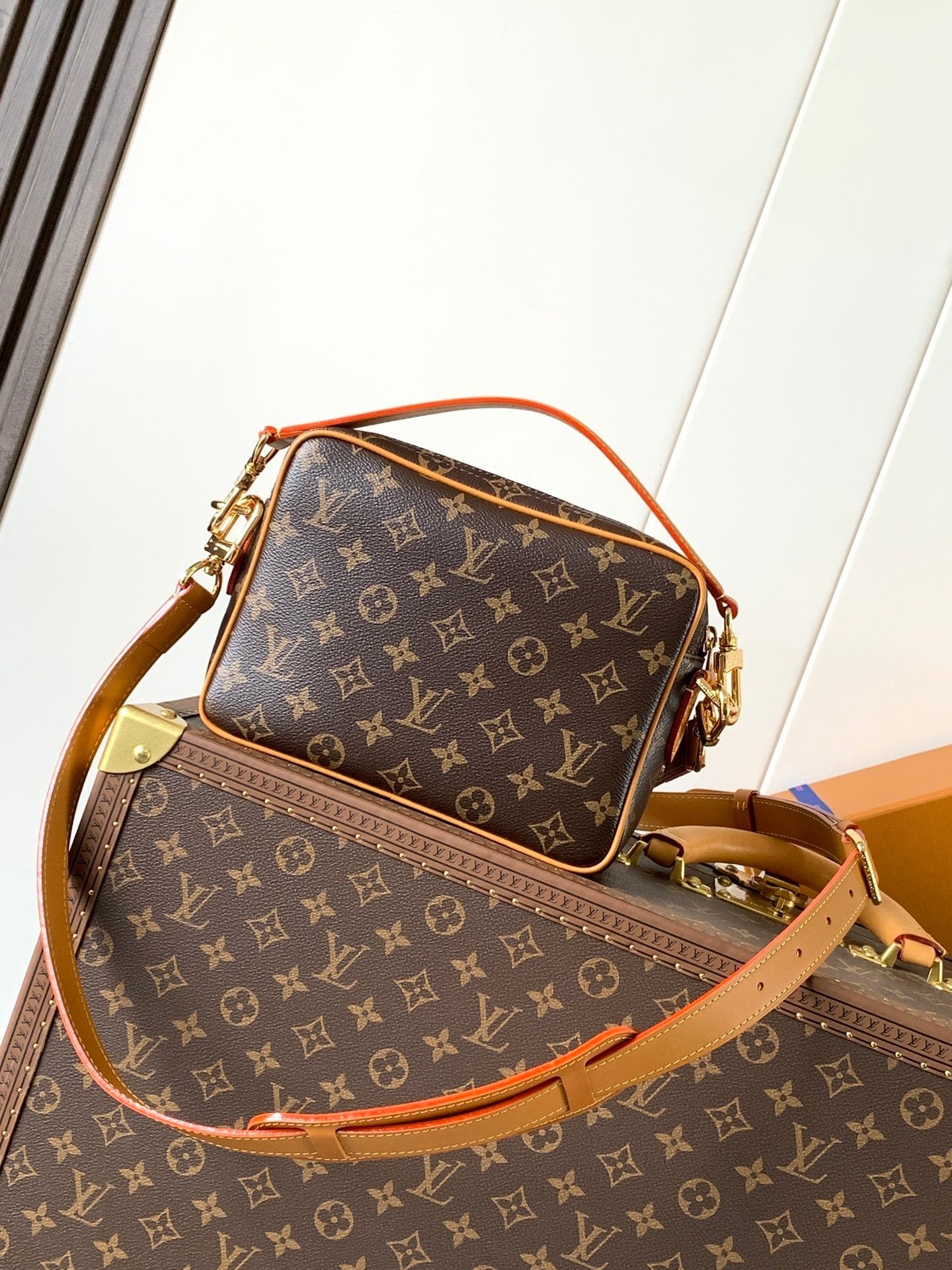 1:1 Replica LV crossbody handbag