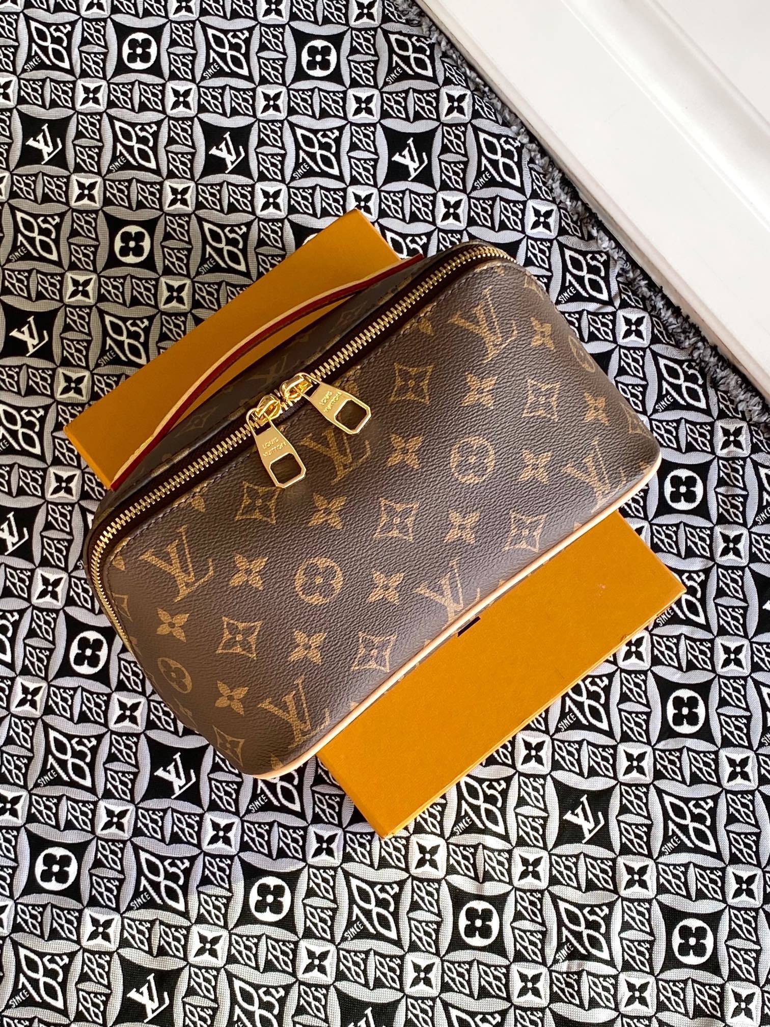 1:1 Replica LV Handbag